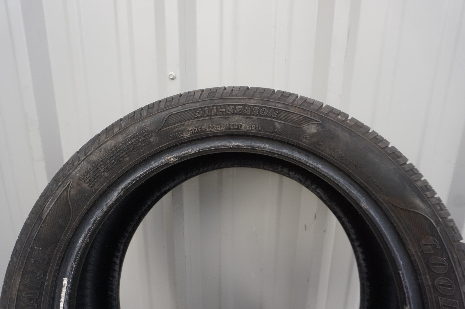 One Used Tire 225/45R17 Goodyear Reliant All-season - 91V - 8/32