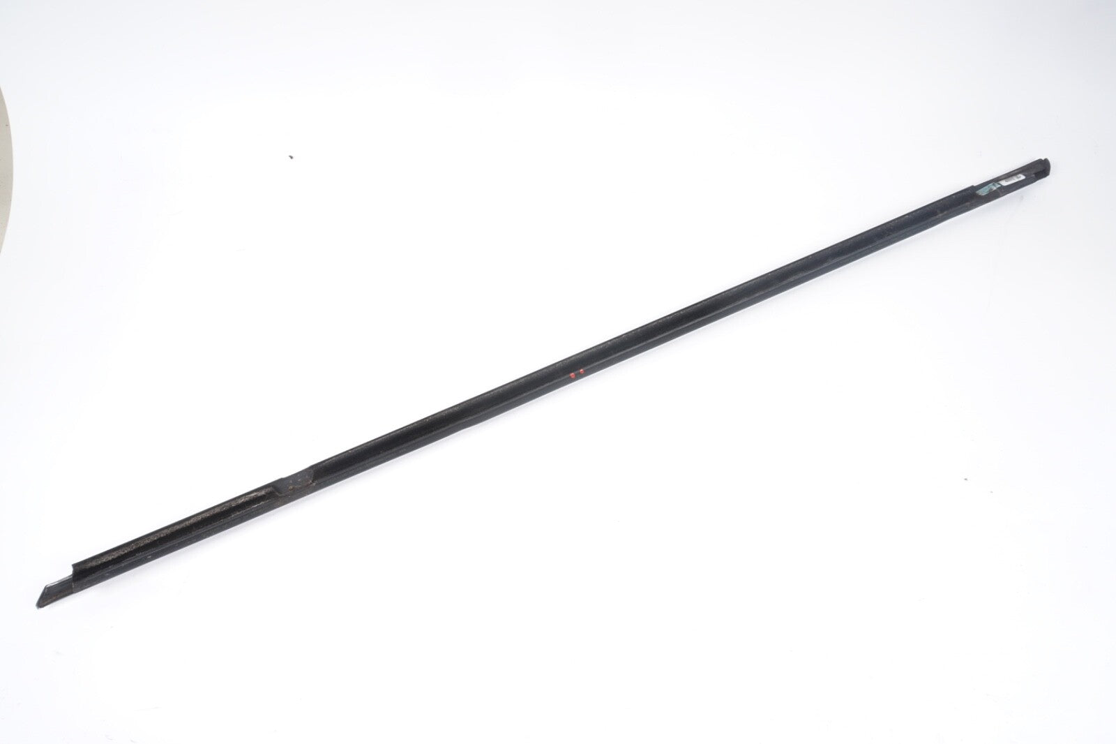 11-18 PORSCHE CAYENNE FRONT RIGHT PASSENGER SIDE DOOR WINDOW BELT MOLDING CHROME
