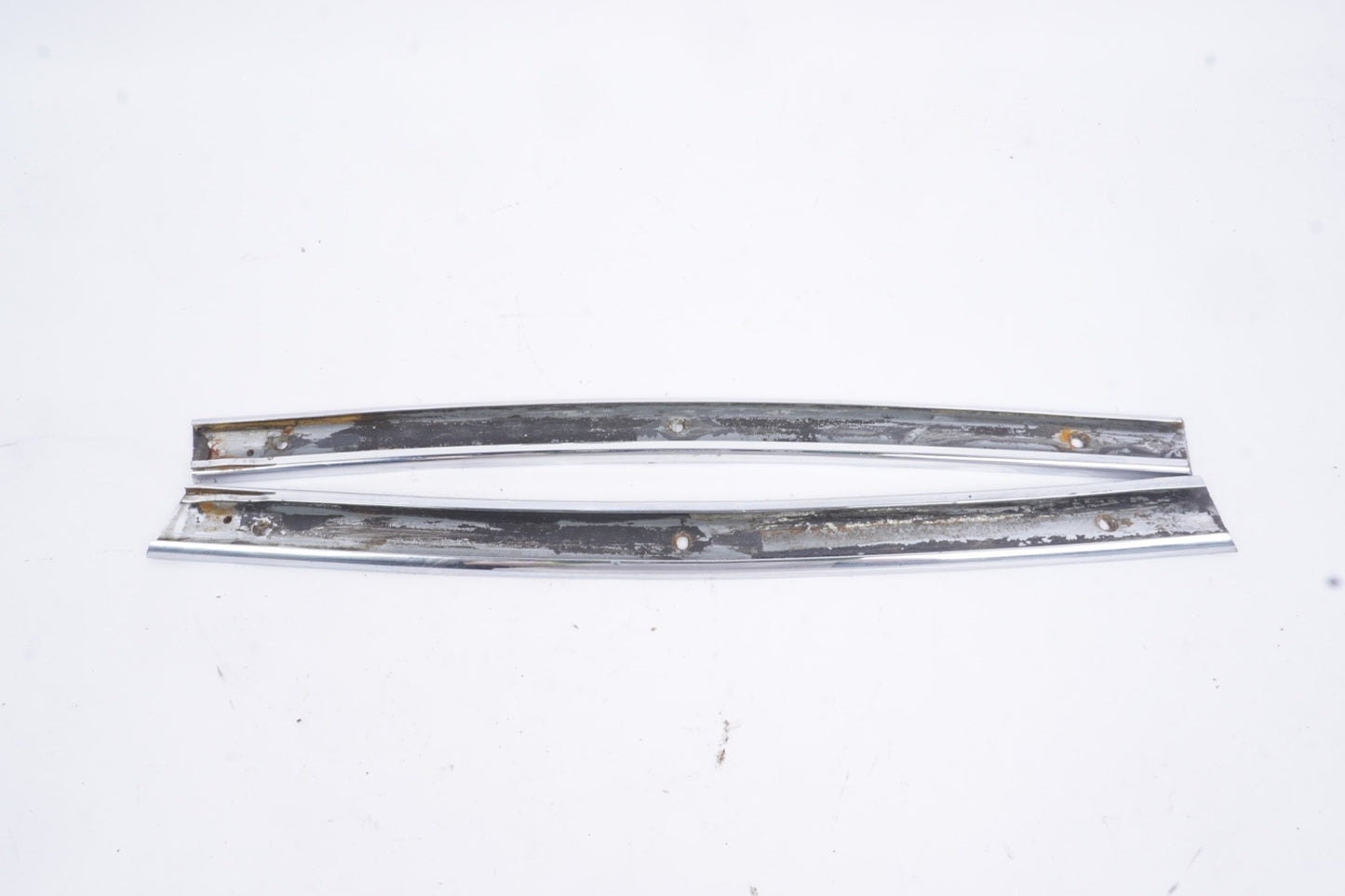 1965 TO 1973 MERCEDES  BENZ W108 W109 W111  MOLDINGS