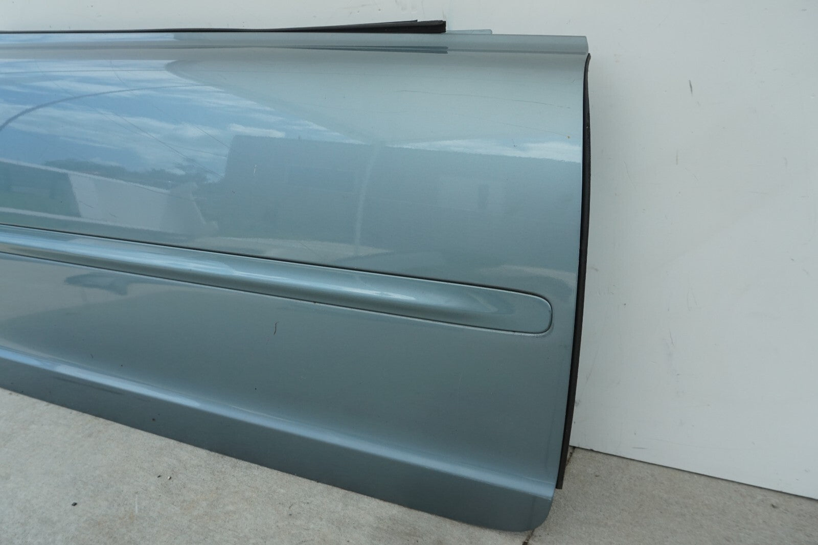 2006-2013 VOLVO C70 T5 FRONT RIGHT PASSENGER DOOR SHELL OEM