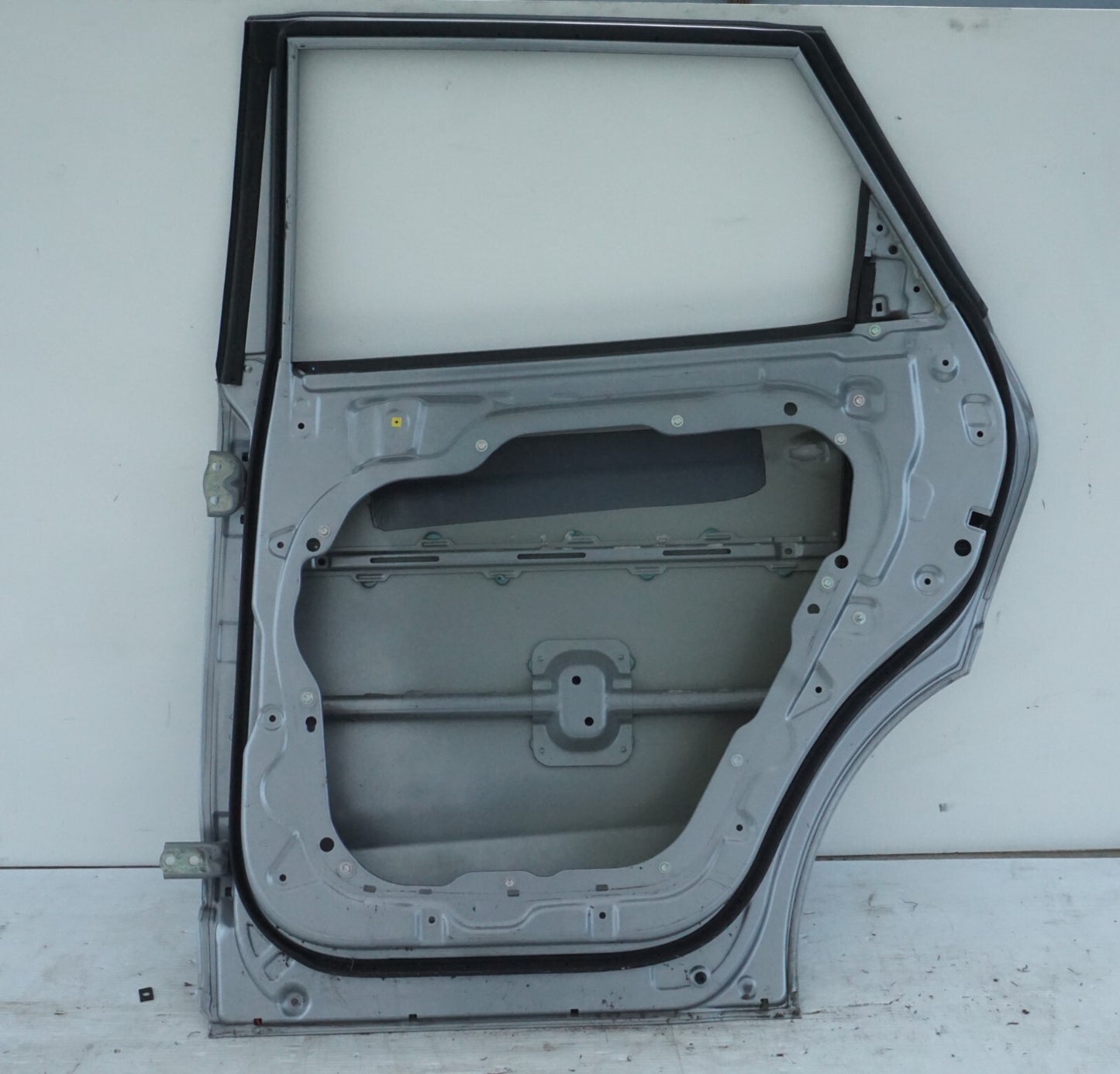 2013-2018 HYUNDAI SANTA FE REAR RIGHT PASSENGER SIDE DOOR SHELL OEM