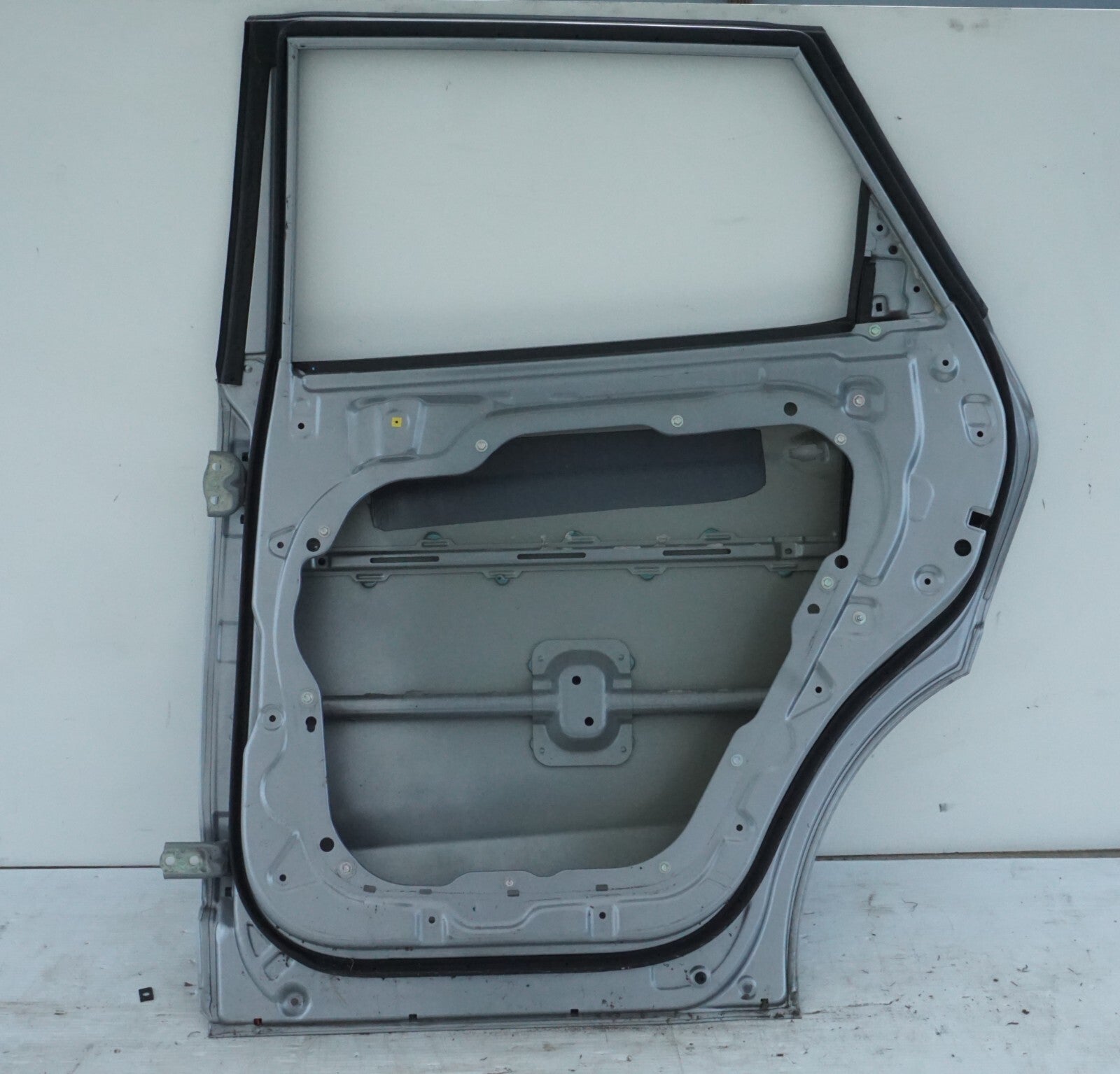 2013-2018 HYUNDAI SANTA FE REAR RIGHT PASSENGER SIDE DOOR SHELL OEM