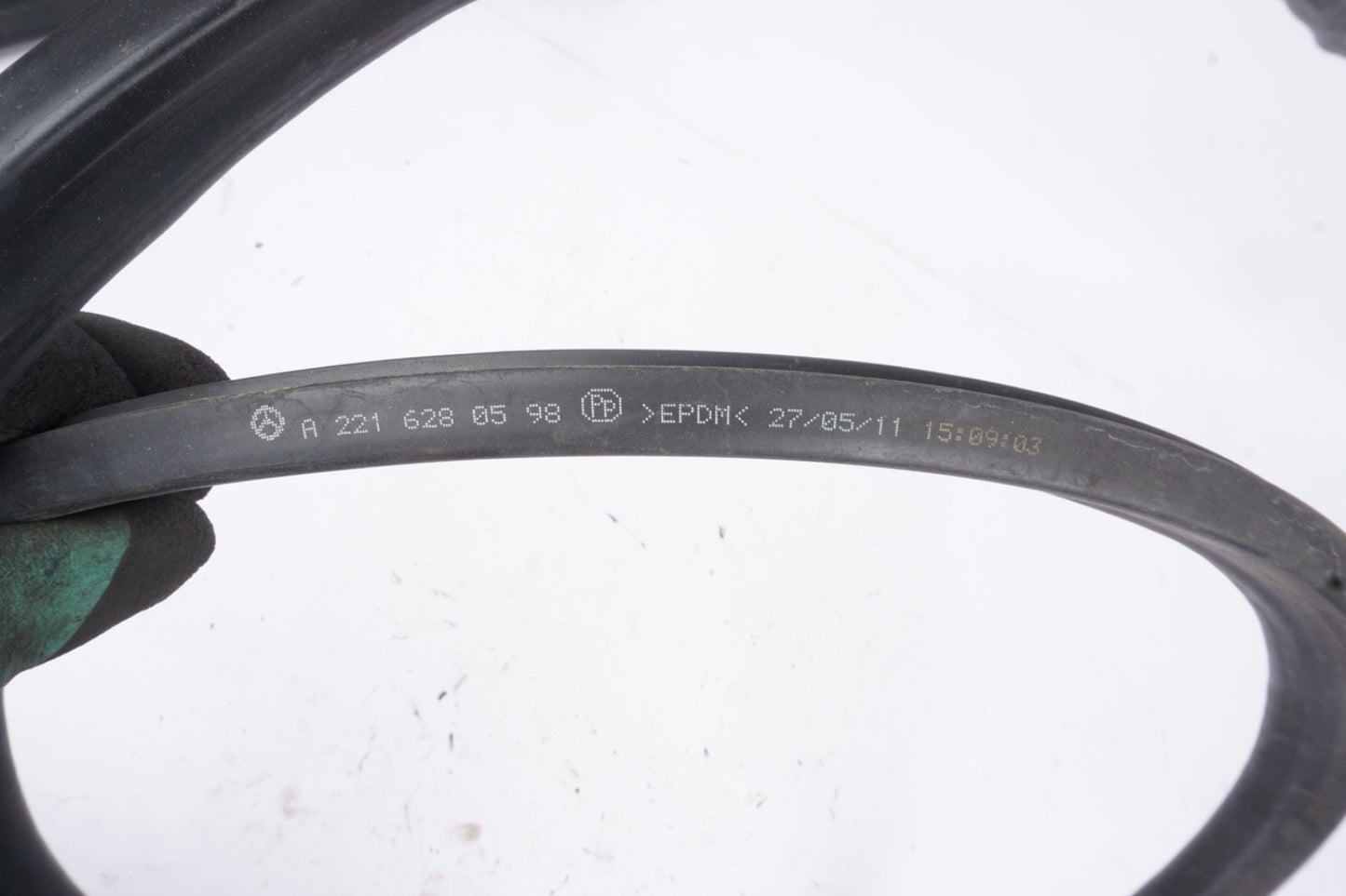2007 - 2013 MERCEDES W221 S550 HOOD BONNET SEAL RUBBER UNDER OEM