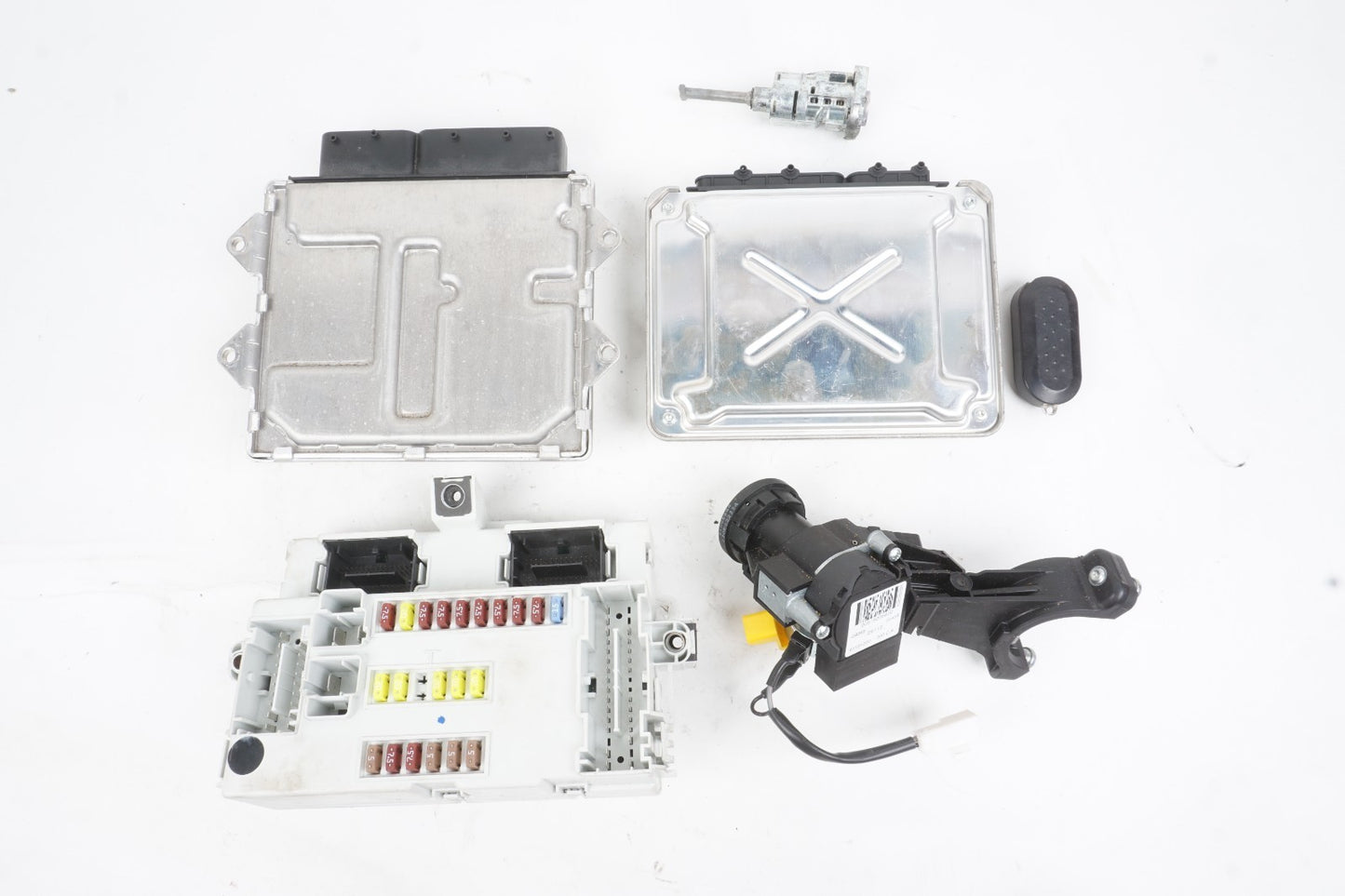 2014 2015 Fiat 500L Ignition Set Key Lock Module OEM