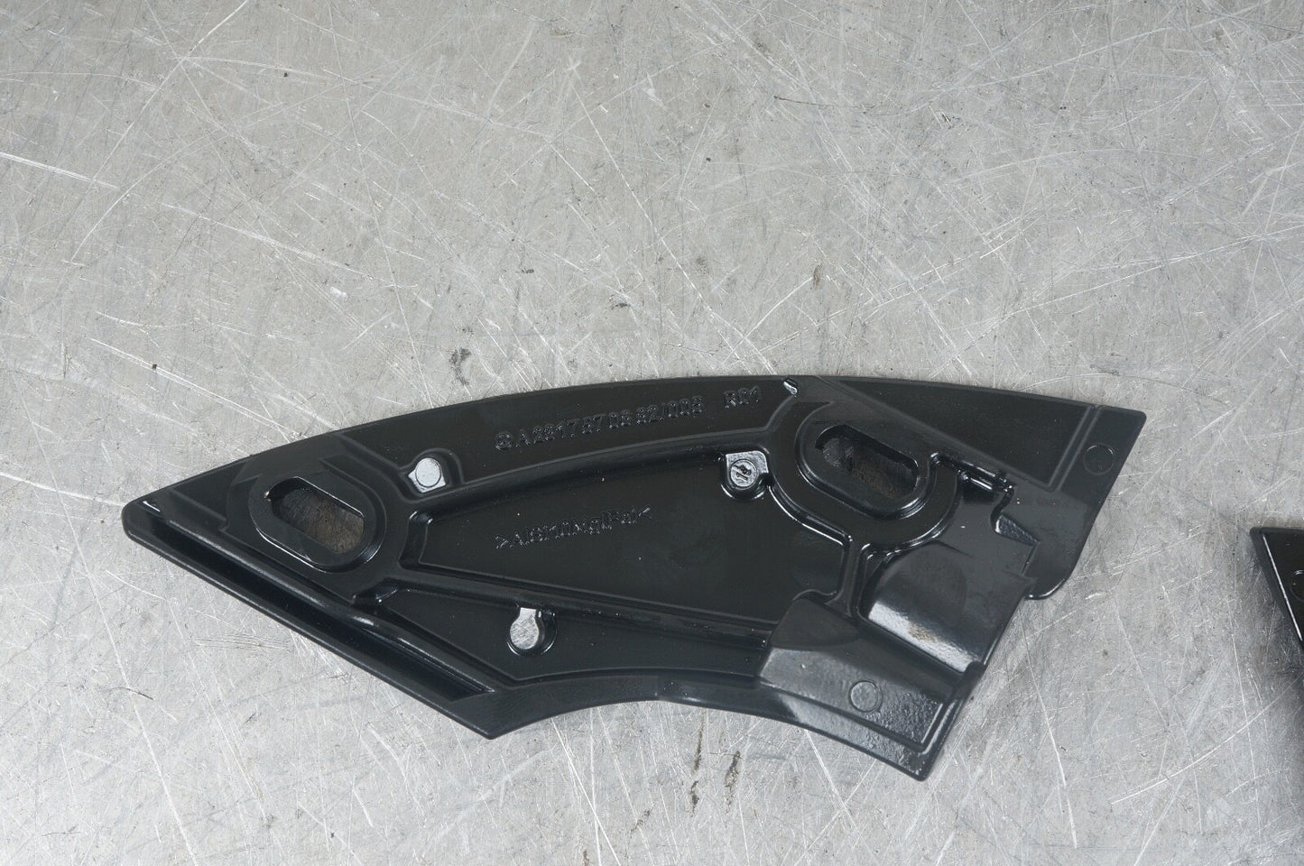 2013-2020 Mercedes SL400 SL450 SL550 SL63 SL65 Tail Lamp Brace Support RH LH