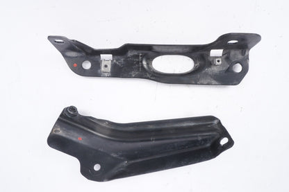 06-10 BMW 650I E64 FRONT LEFT WASH WASHER RESERVOIR LOWER BRACKET MOUNT OEM