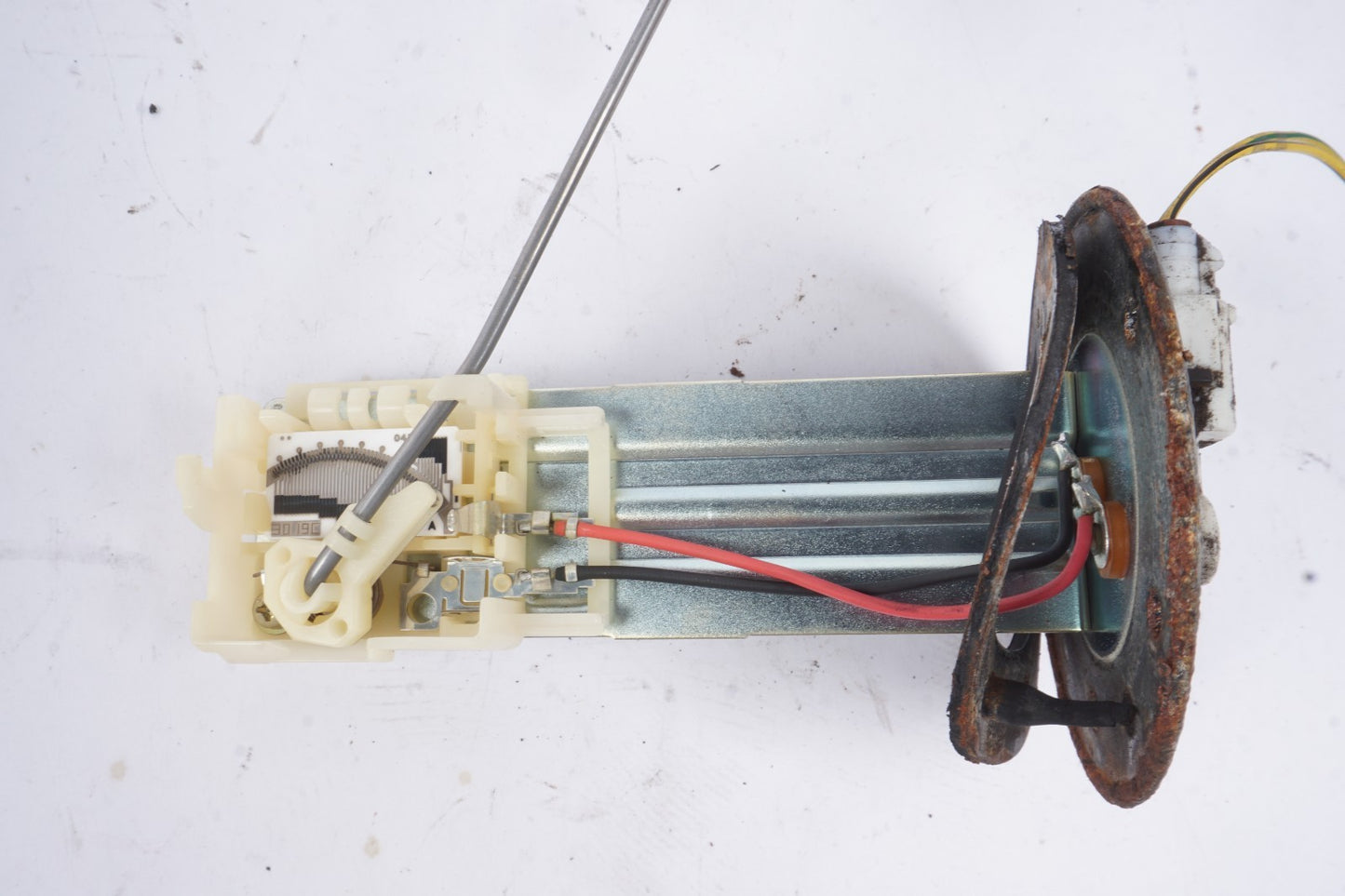 2002 - 2005 LEXUS SC430 FUEL LEVEL SENDING UNIT RIGHT OEM