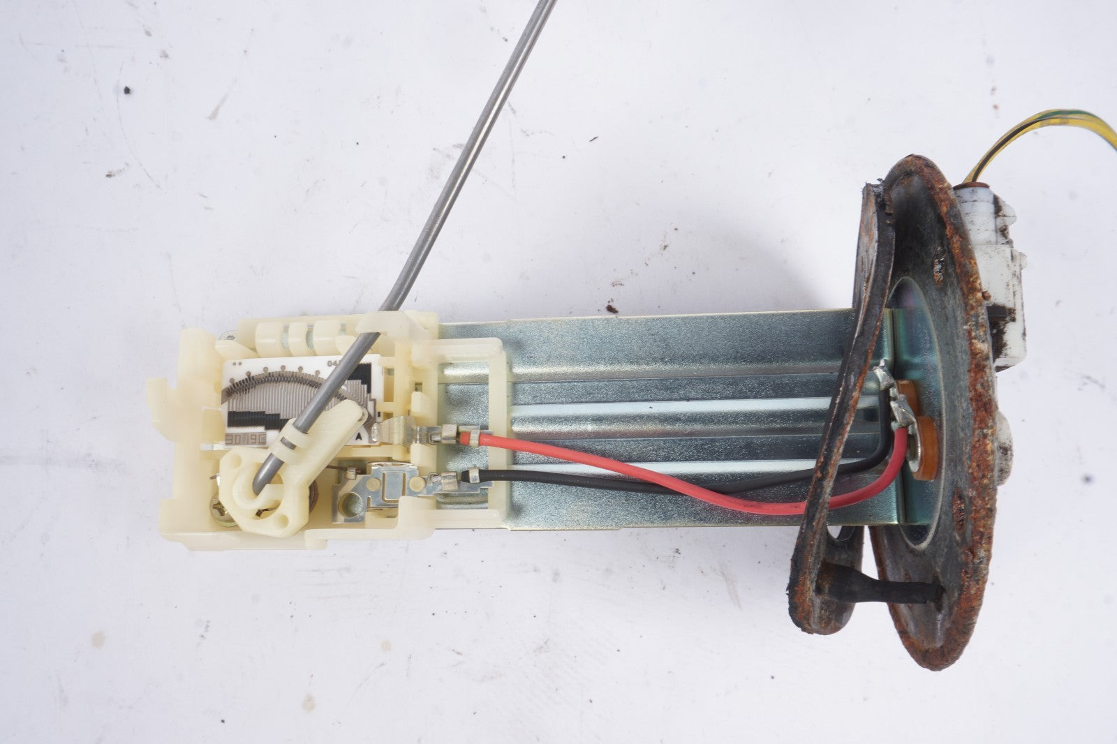 2002 - 2005 LEXUS SC430 FUEL LEVEL SENDING UNIT RIGHT OEM