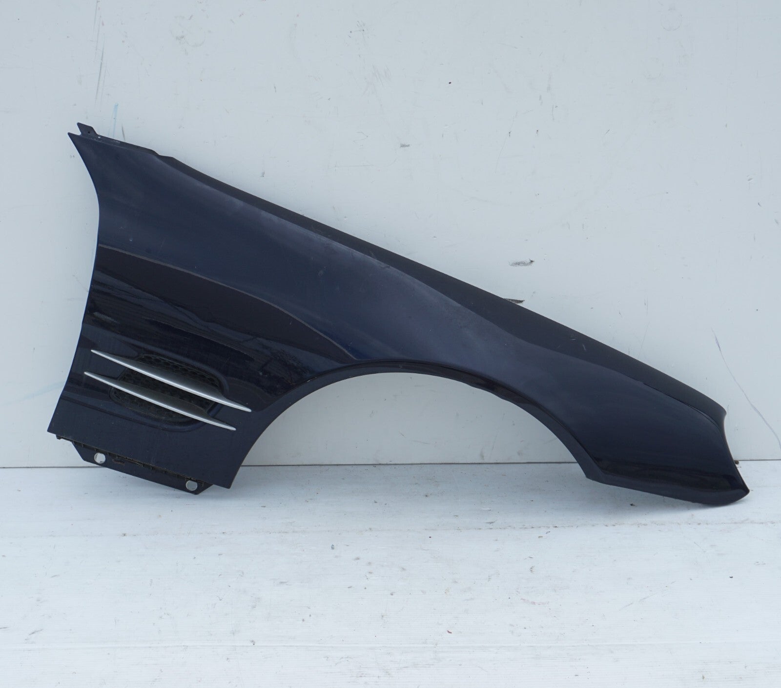 03-08 Mercedes R230 SL500 SL550  Front Fender Right Passenger Side OEM
