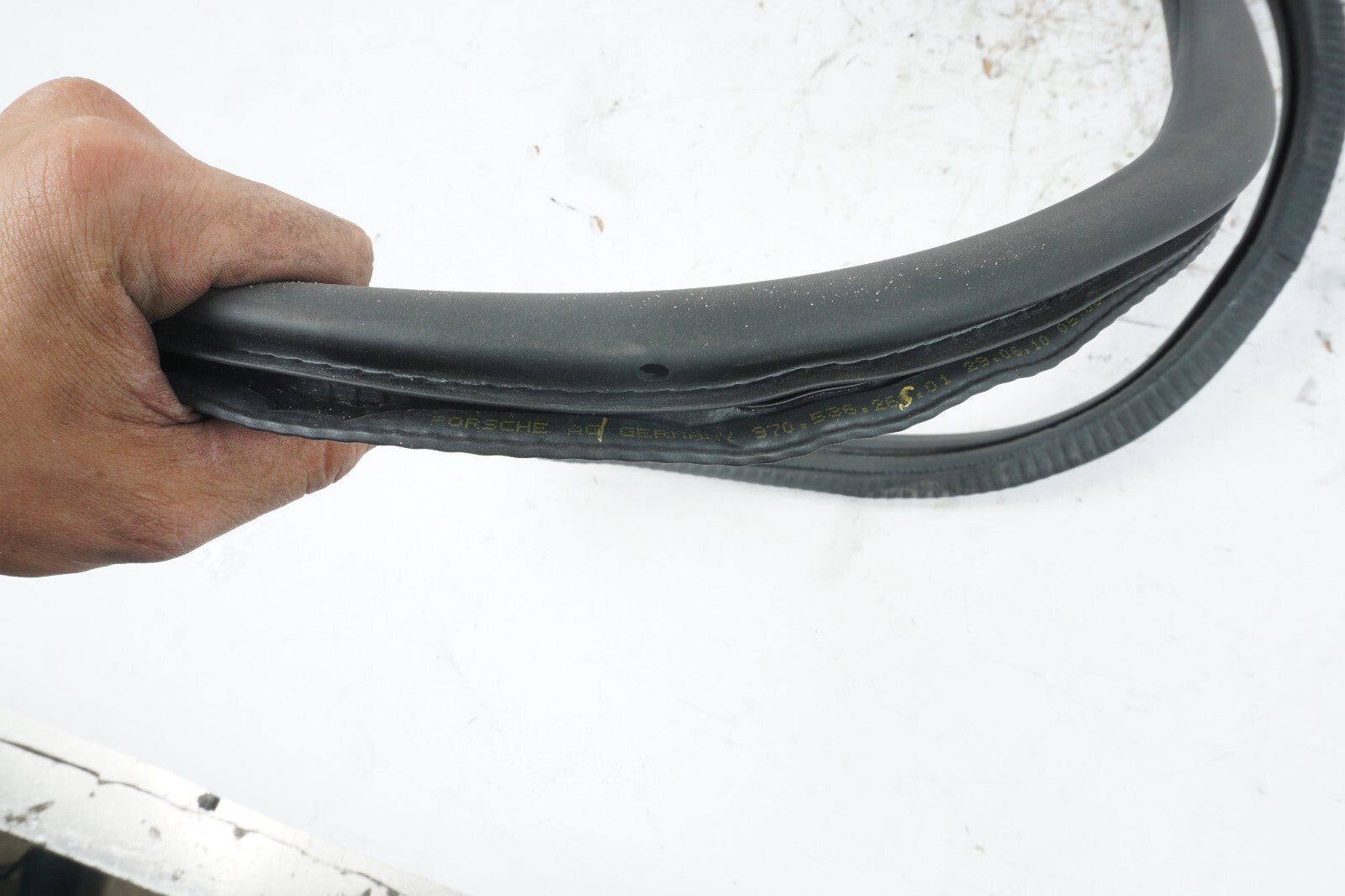 10 - 16 PORSCHE PANAMERA REAR LEFT DRIVER SIDE DOOR WEATHERSTRIP SEAL OEM