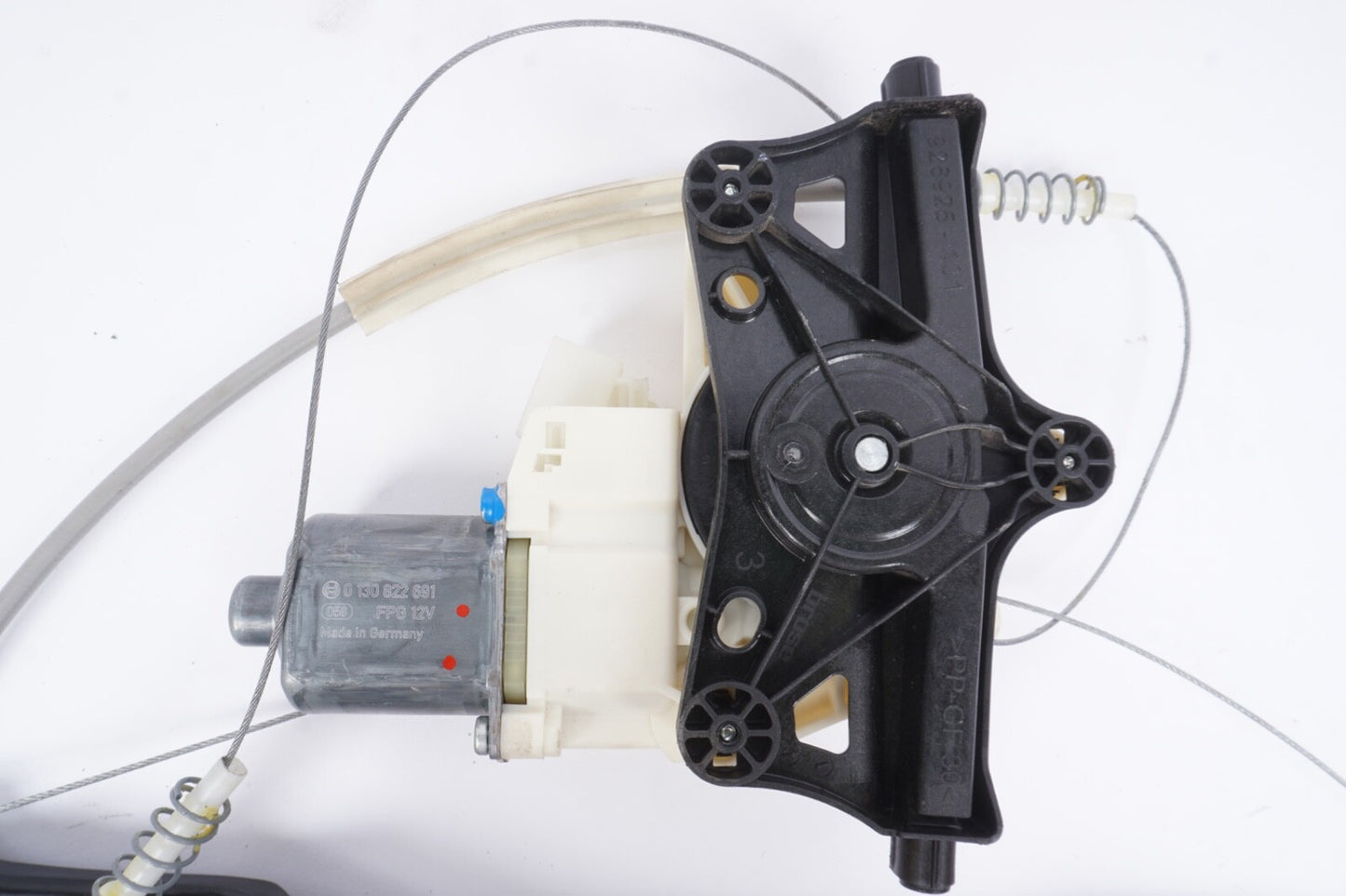 Mercedes X156 GLA45 GLA250 window motor and regulator, right front 2469065200