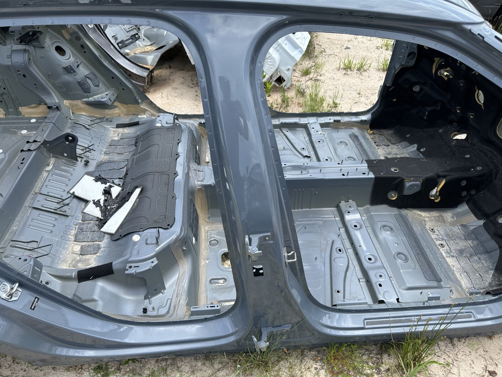 2021-2024 POLESTAR 2 LEFT  SIDE B-PILLAR CUT BODY FRAME