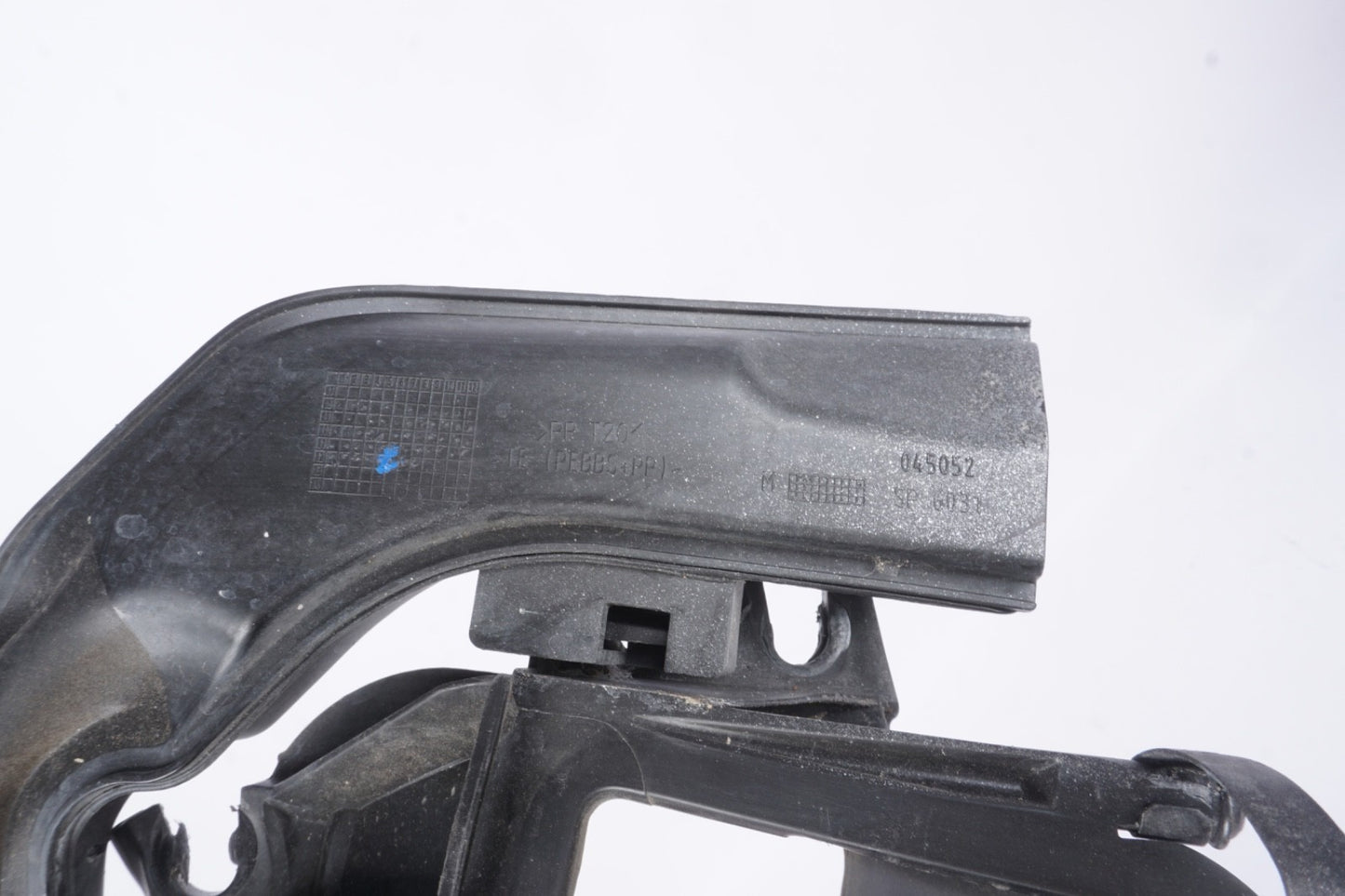 2012 - 2016 Mercedes Benz E Class W212 Air Intake Duct Housing Panel Dashboard
