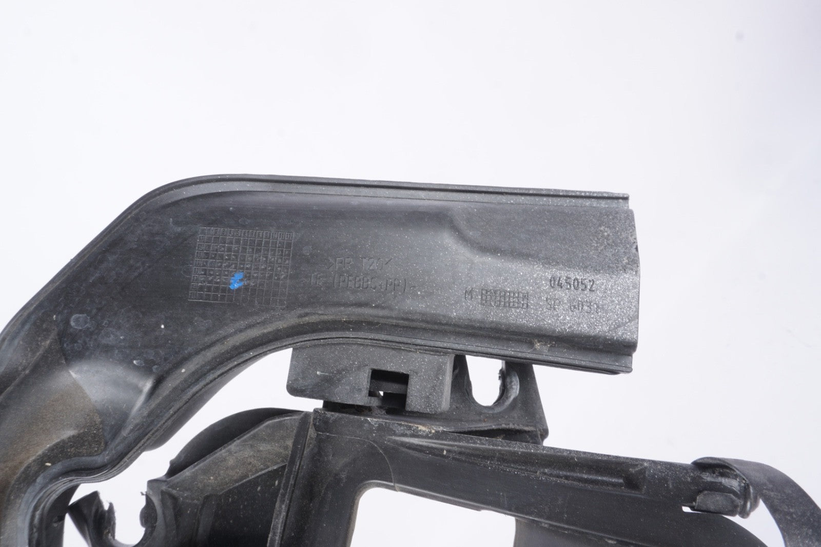 2012 - 2016 Mercedes Benz E Class W212 Air Intake Duct Housing Panel Dashboard
