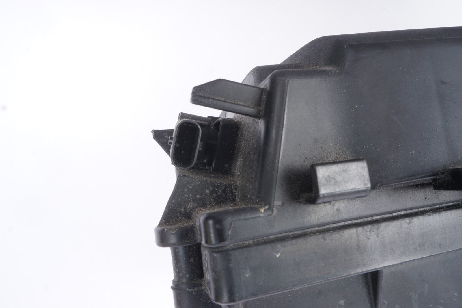 2012 - 2017 Mercedes W221 S550 CL550 E550 GL550 X166 Air Intake Cleaner Box Left
