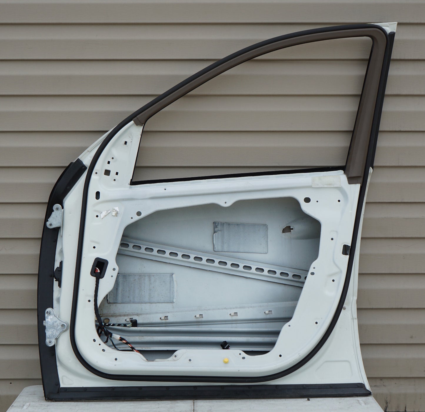 06-11 Mercedes W164 ML63 ML350 ML500 FRONT RIGHT PASSENGER SIDE DOOR SHELL OEM