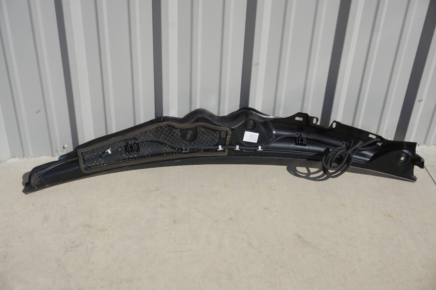 11-17 Mercedes W207 E350 Convertible Coupe Windshield Wiper Cowl Cover OEM