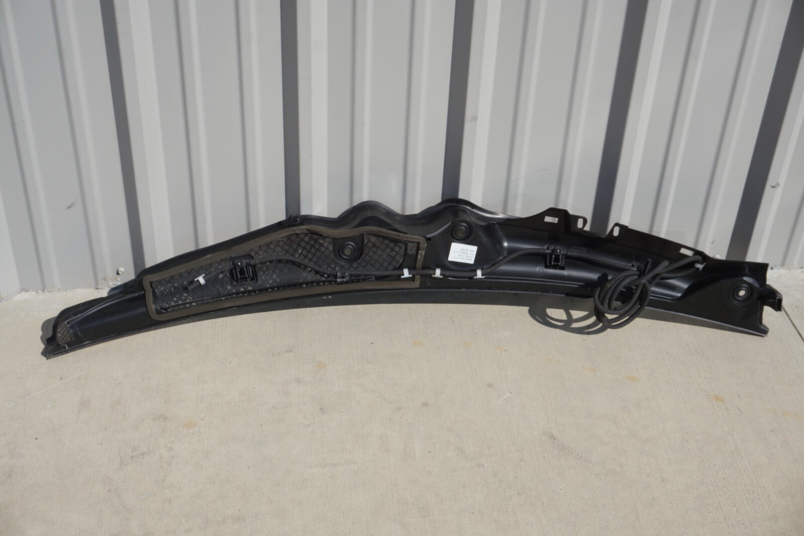 11-17 Mercedes W207 E350 Convertible Coupe Windshield Wiper Cowl Cover OEM