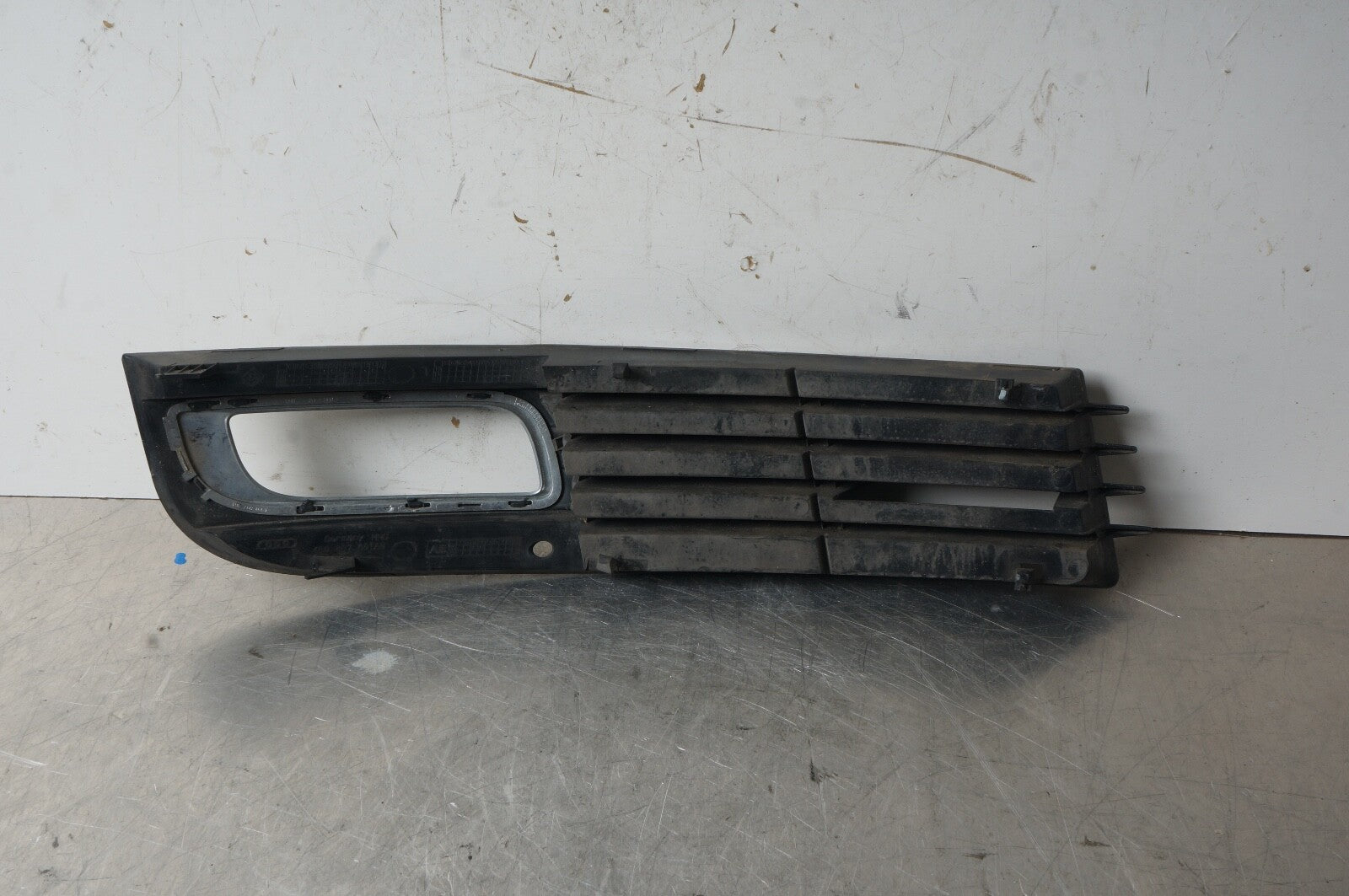 2008-2010 AUDI A8 FRONT LEFT LOWER BUMPER GRILLE INSERT BLACK CHROME