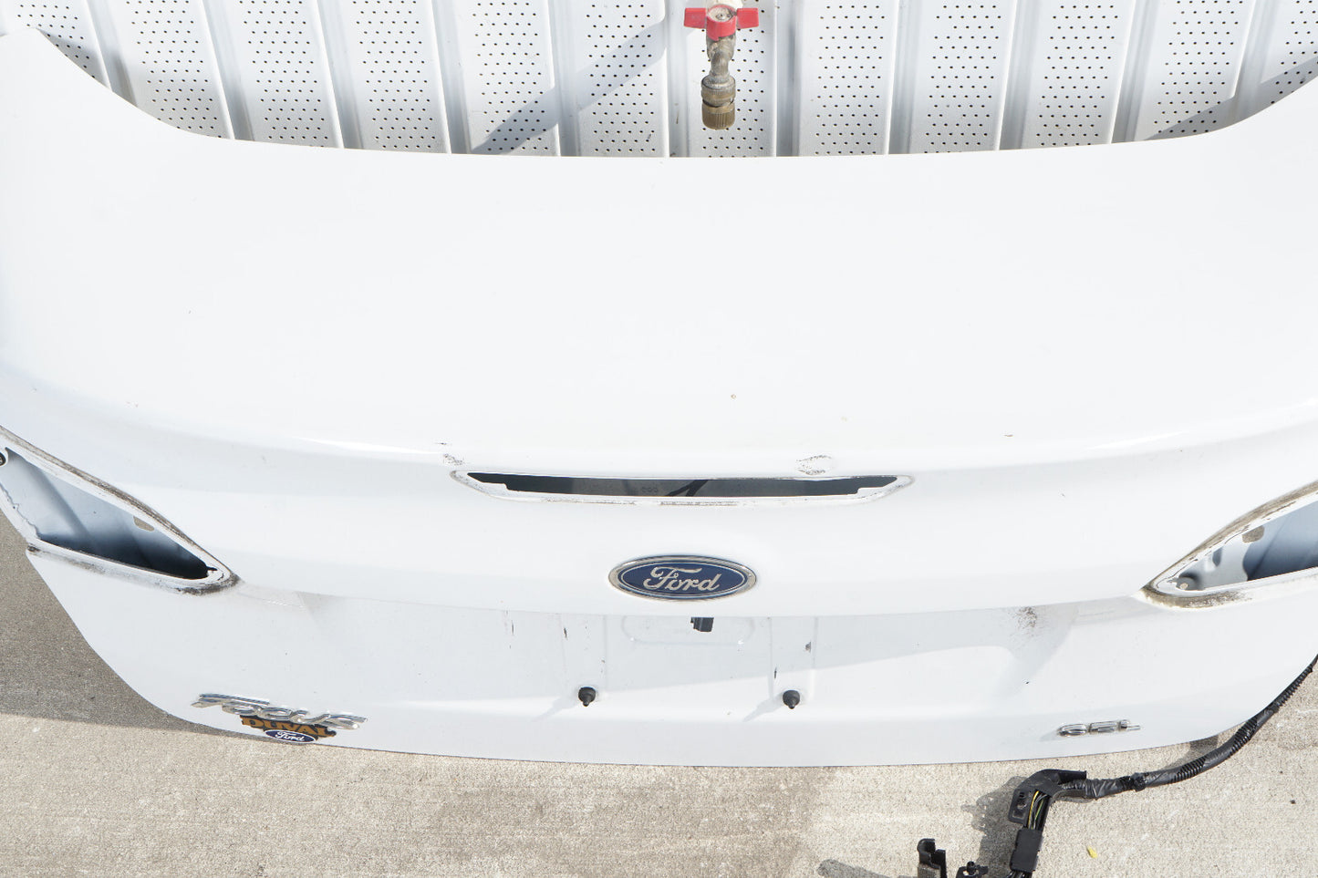 16 17 18 FORD FOCUS SEDAN TRUNK LID OEM