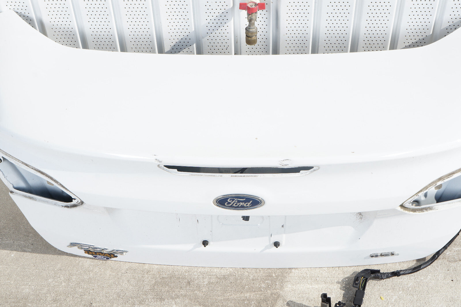 16 17 18 FORD FOCUS SEDAN TRUNK LID OEM