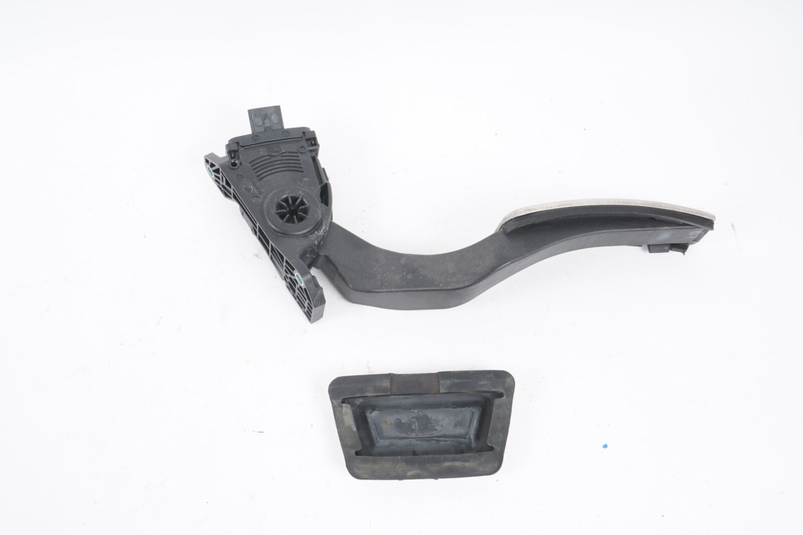2014-2020 MASERATI GHIBLI QUATTROPORTE GAS ACCELERATOR THROTTLE PEDAL W/ PAD OEM
