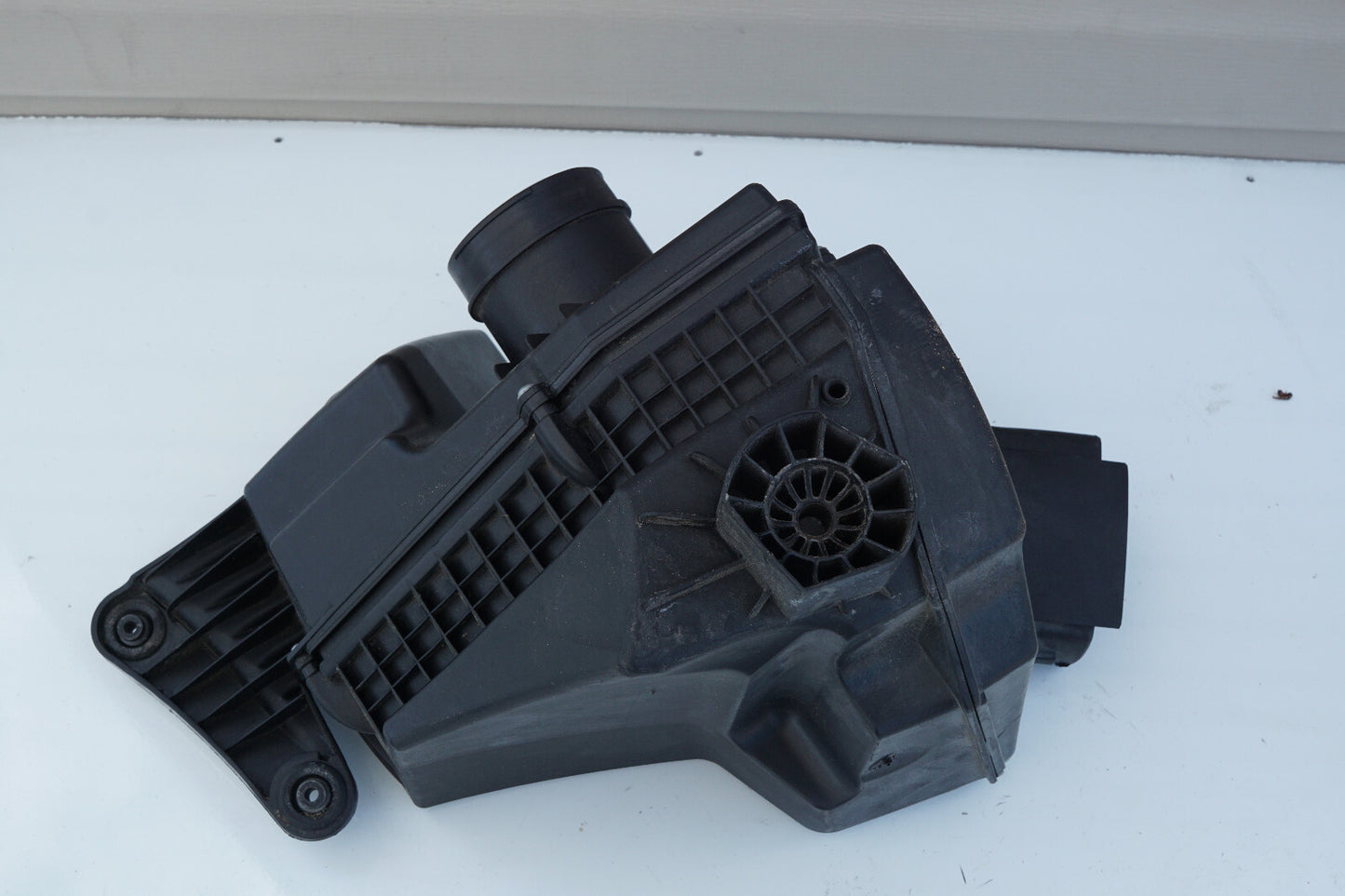 07-13 BMW 328I 3.0L L6 N52 ENGINE AIR INTAKE BOX CLEANER FILTER HOUSING OEM