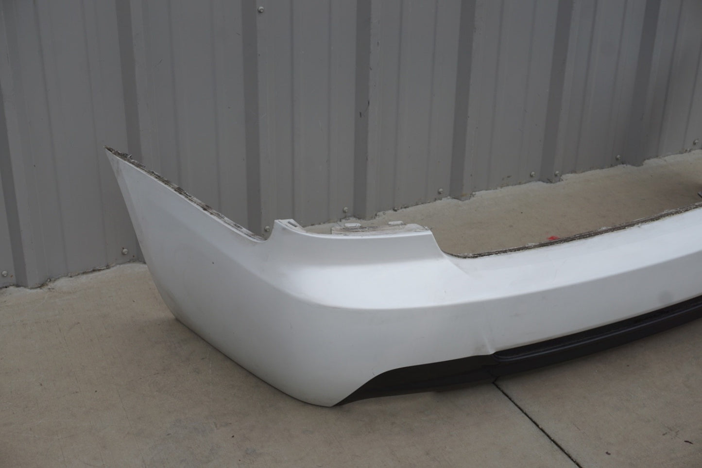 09  - 12 BMW E92 E93 COUPE CONVERTIBLE 328I 335I REAR BUMPER COVER WHITE OEM