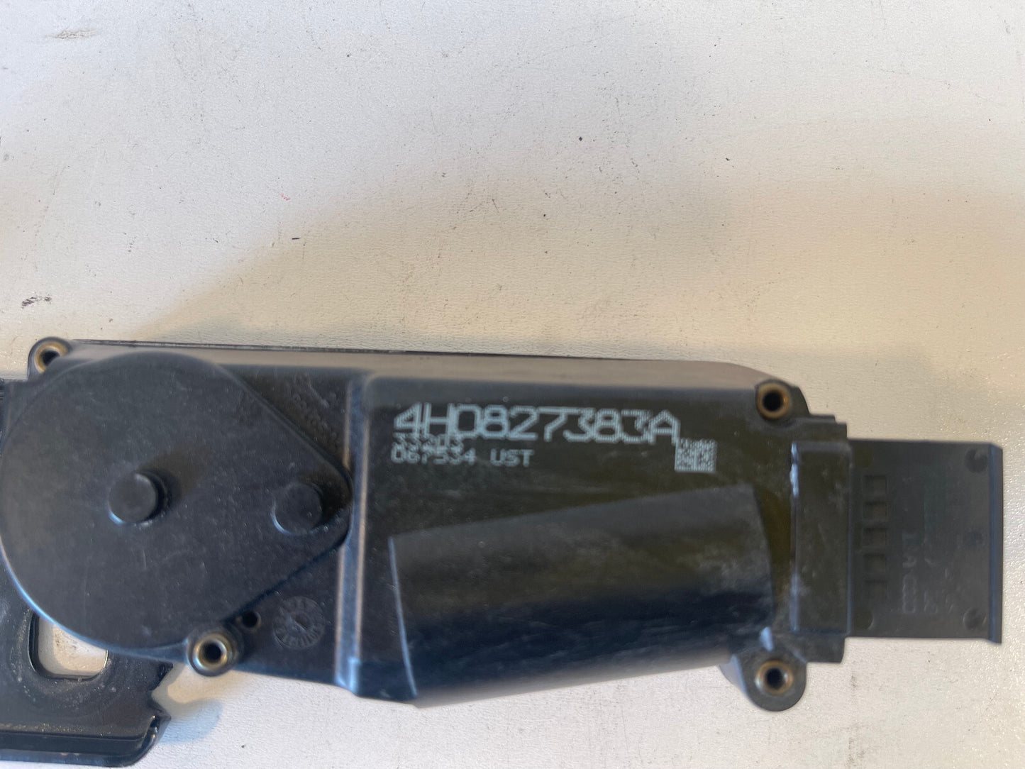 2011 - 2018 AUDI A8 L TRUNK LID LATCH LOCK ACTUATOR STRIKER PLATE 4H0827383A OEM