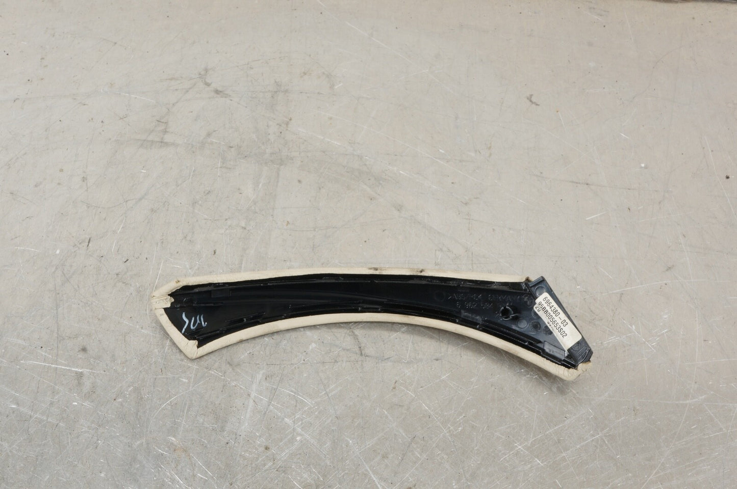 2007-2013 BMW 335I E93 CONVERTIBLE FRONT RIGHT DOOR HANDLE INSERT COVER TRIM OEM