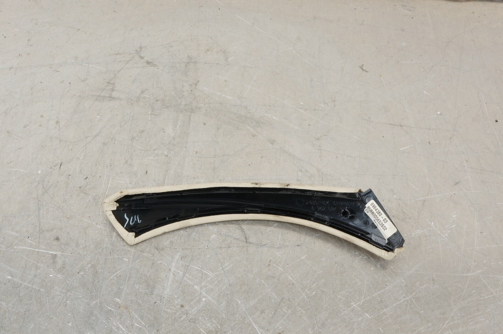 2007-2013 BMW 335I E93 CONVERTIBLE FRONT RIGHT DOOR HANDLE INSERT COVER TRIM OEM