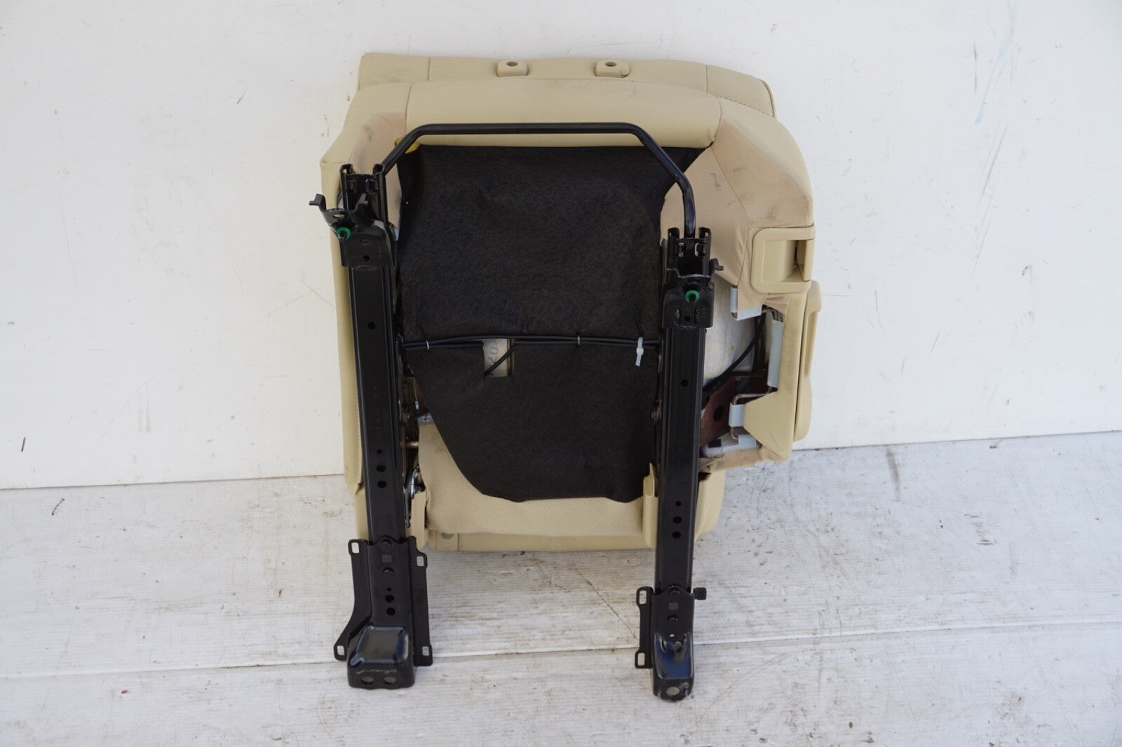 14-16 Toyota Highlander  Seat, 2nd Second Row Bench Seat, Rear Left BEIGE