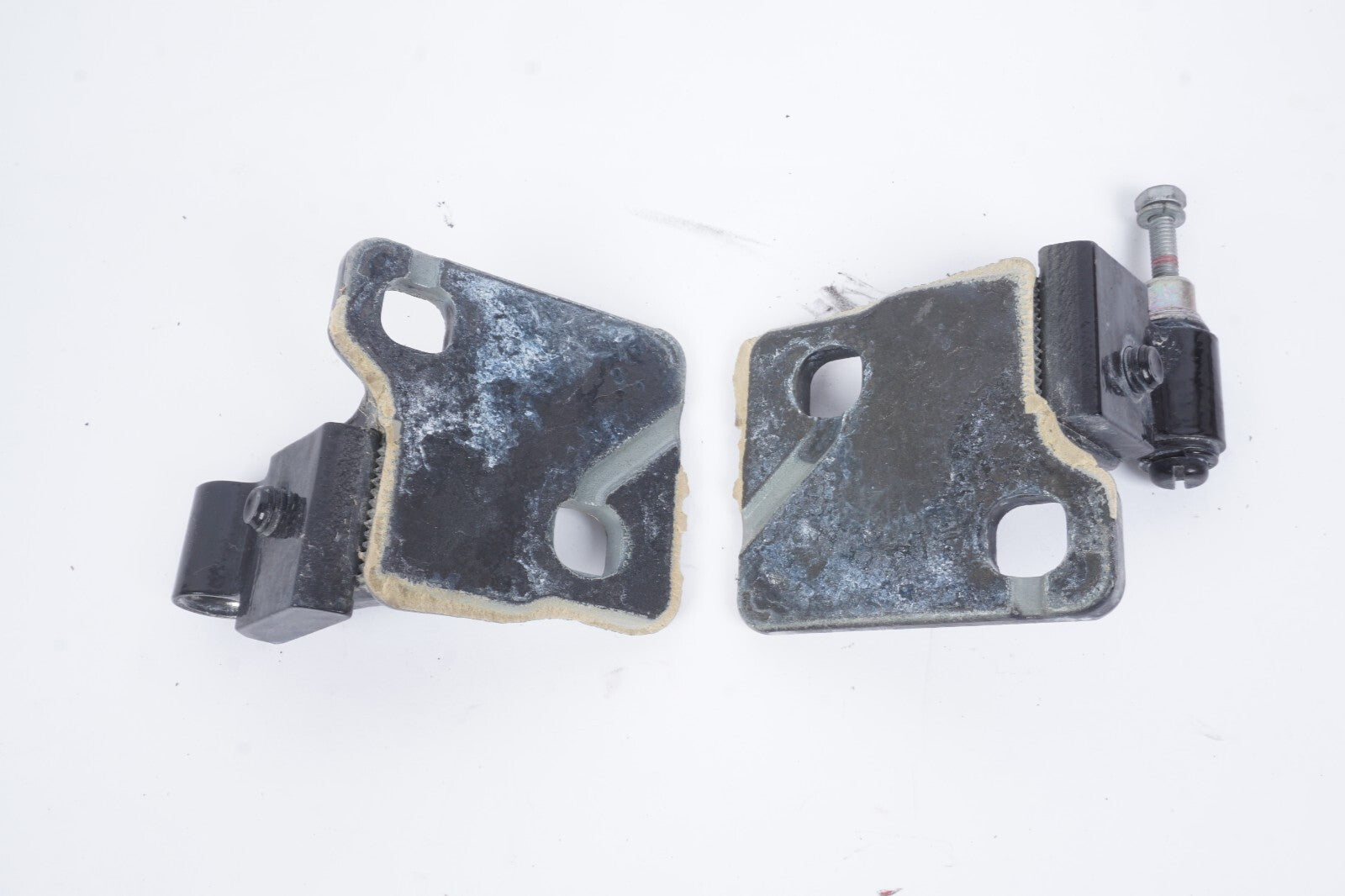 2004 - 2010  BMW 650i E63 E64 Front Right Passenger Door Hinge Set OEM