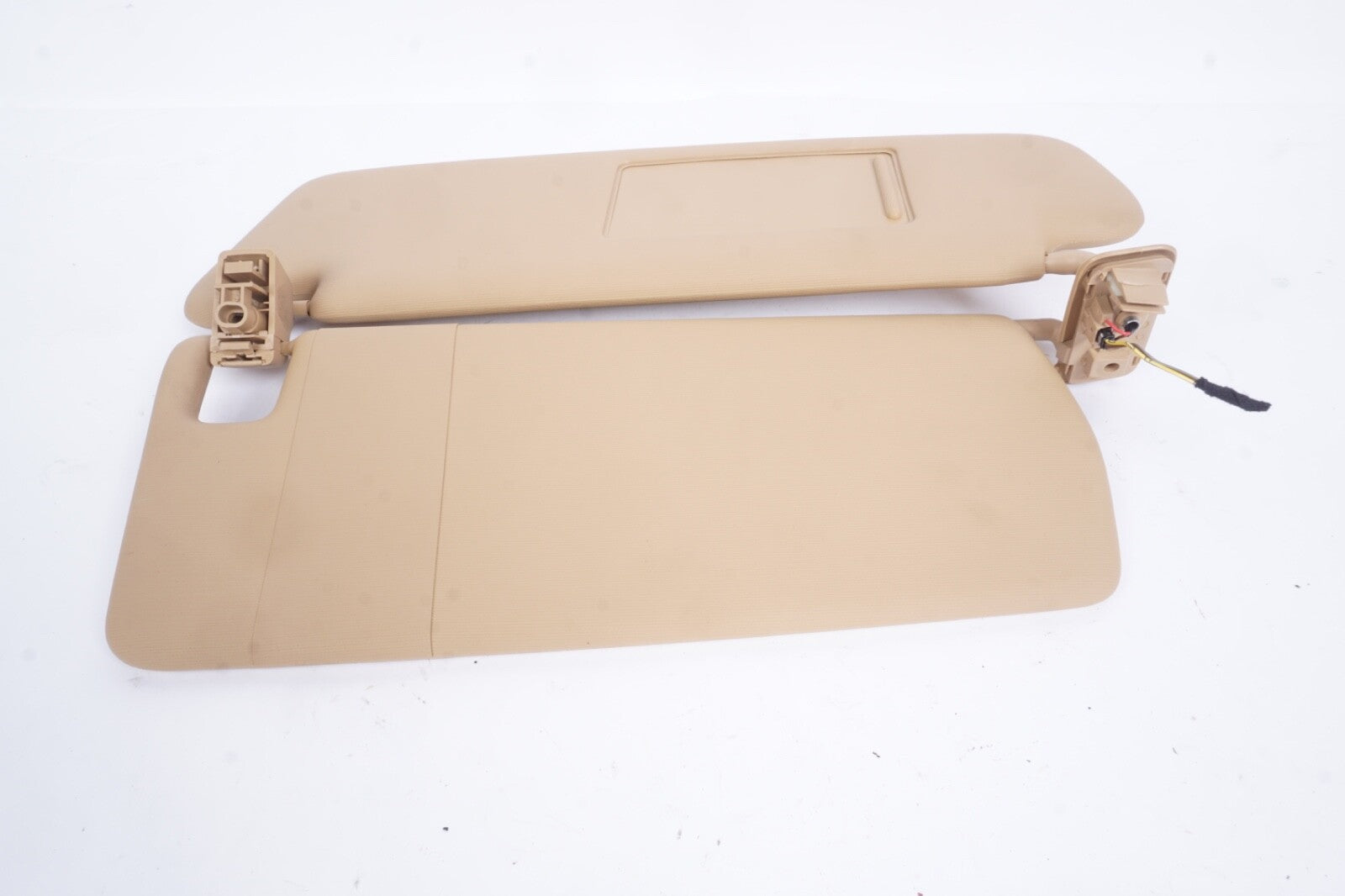2011 - 2014 PORSCHE CAYENNE OEM LEFT FRONT ILLUMINATED SUN SHADE VISOR 7P5857551