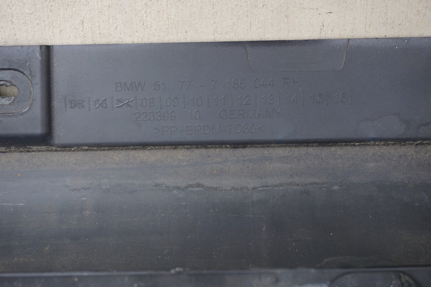 09-15 BMW F02 750Li 740Li ROCKER PANEL COVER MOLDING PASSENGER RIGHT OEM