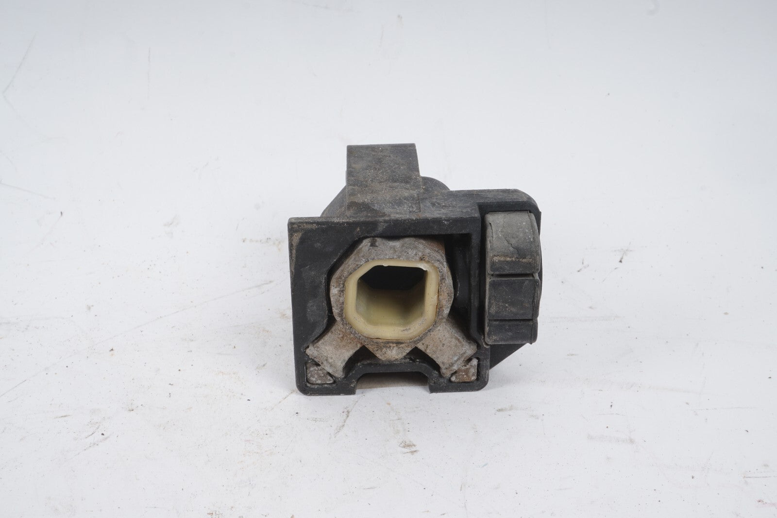 17 - 24 Alfa Romeo Giulia 2.0 RADIATOR CORE BRACKET SUPPORT LEFT DRIVER SIDE OEM