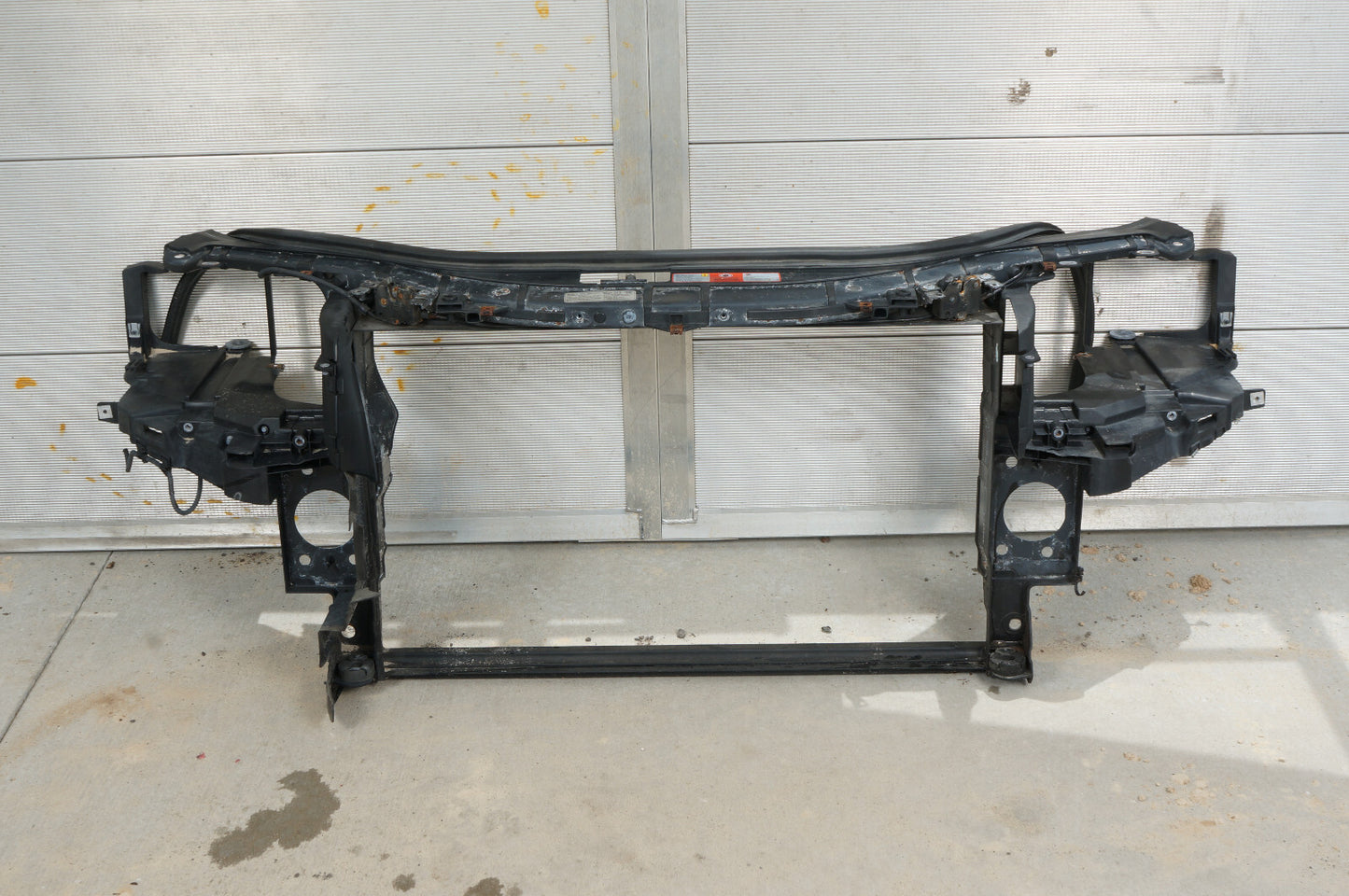 2006-2010 AUDI A8 A8L RADIATOR SUPPORT 8E0010560A OEM