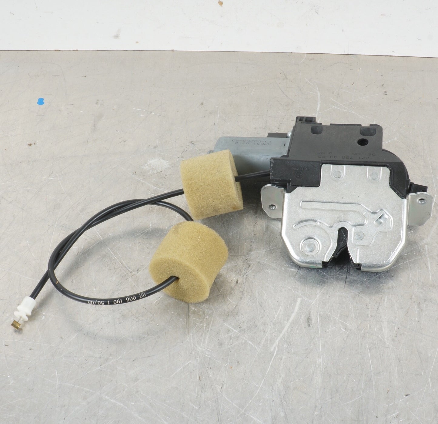 07-14 Mercedes W221 S550 CL550 Rear Trunk Lid Latch Lock Actuator