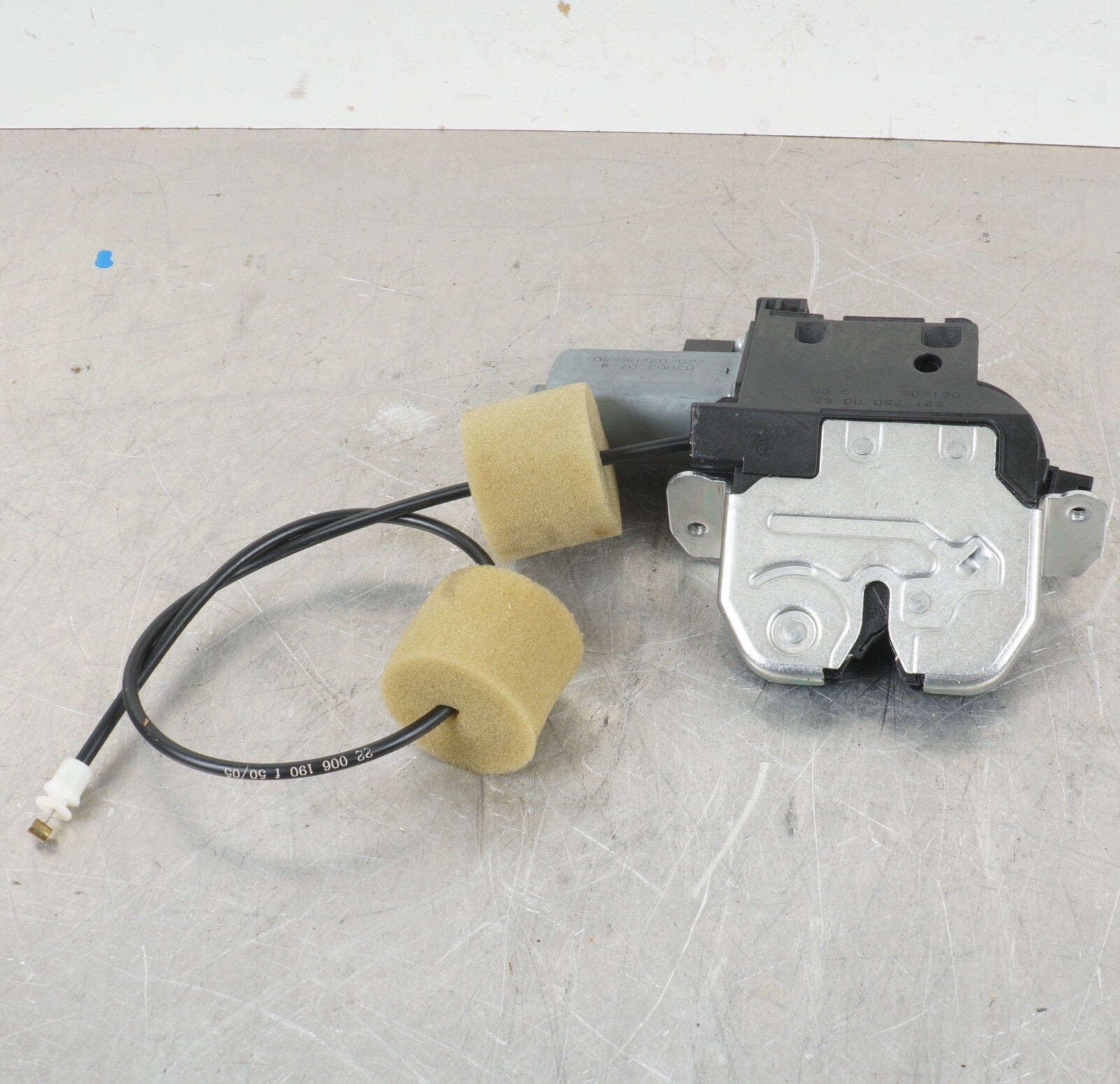07-14 Mercedes W221 S550 CL550 Rear Trunk Lid Latch Lock Actuator