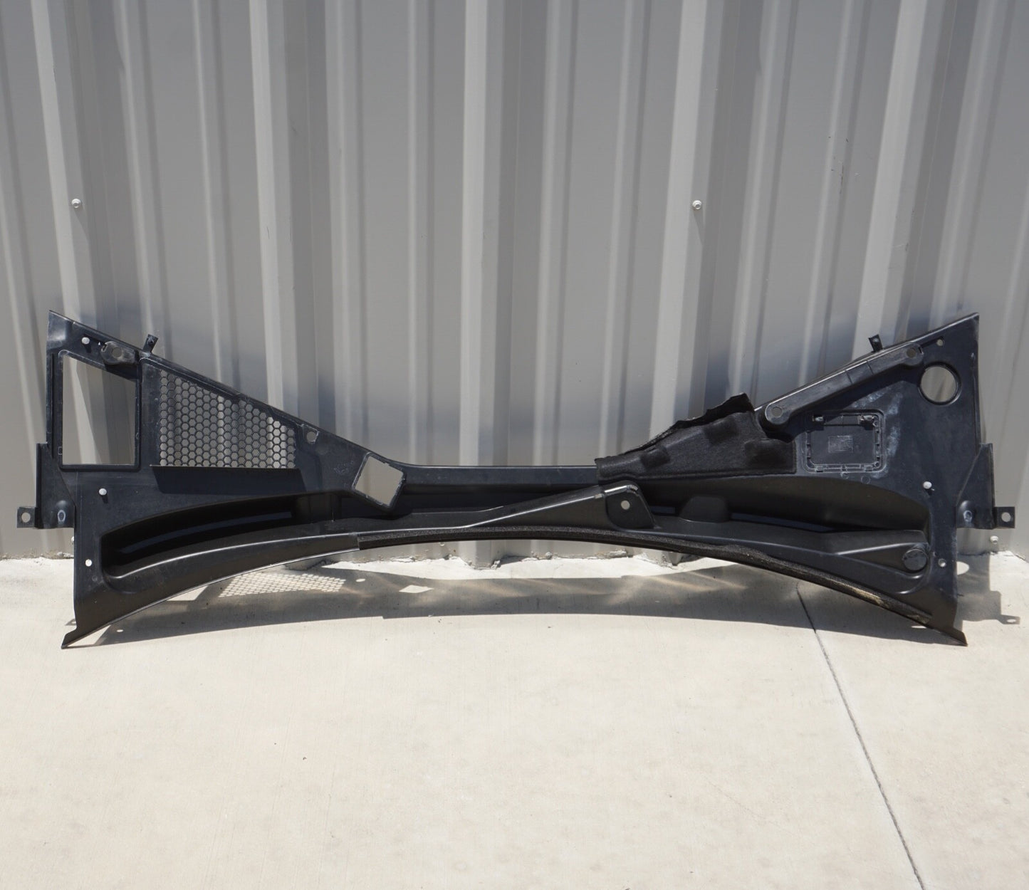 2017-2020 ALFA ROMEO GIULIA WINDSHIELD WIPER COWL PANEL COVER GRILLE OEM