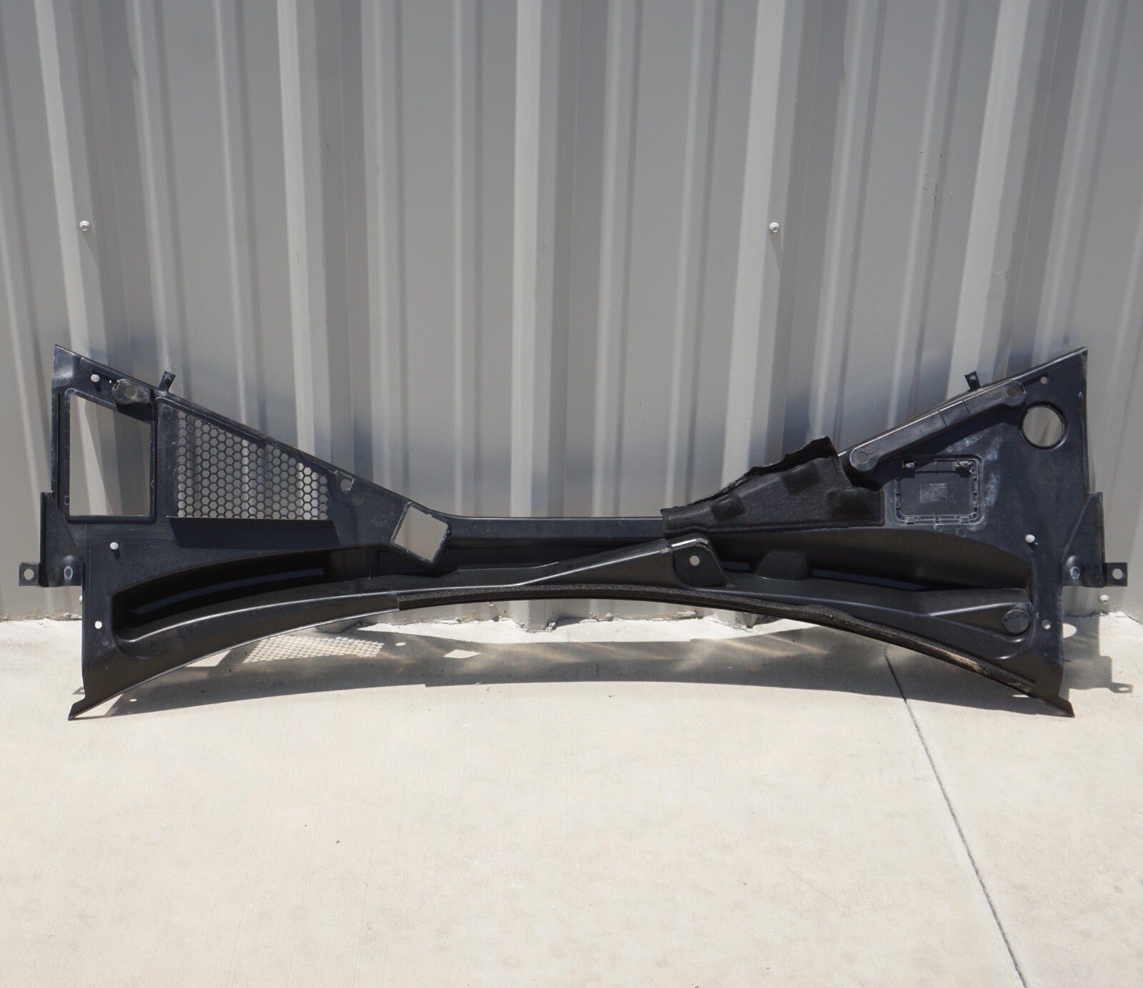 2017-2020 ALFA ROMEO GIULIA WINDSHIELD WIPER COWL PANEL COVER GRILLE OEM
