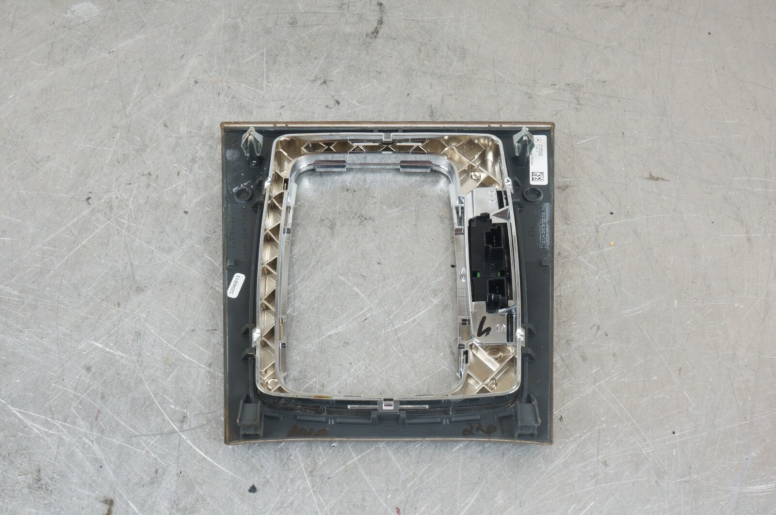 08-14 Mercedes W204 C250 E350 C350 GLK Center Console Shift Shifter Bezel Trim