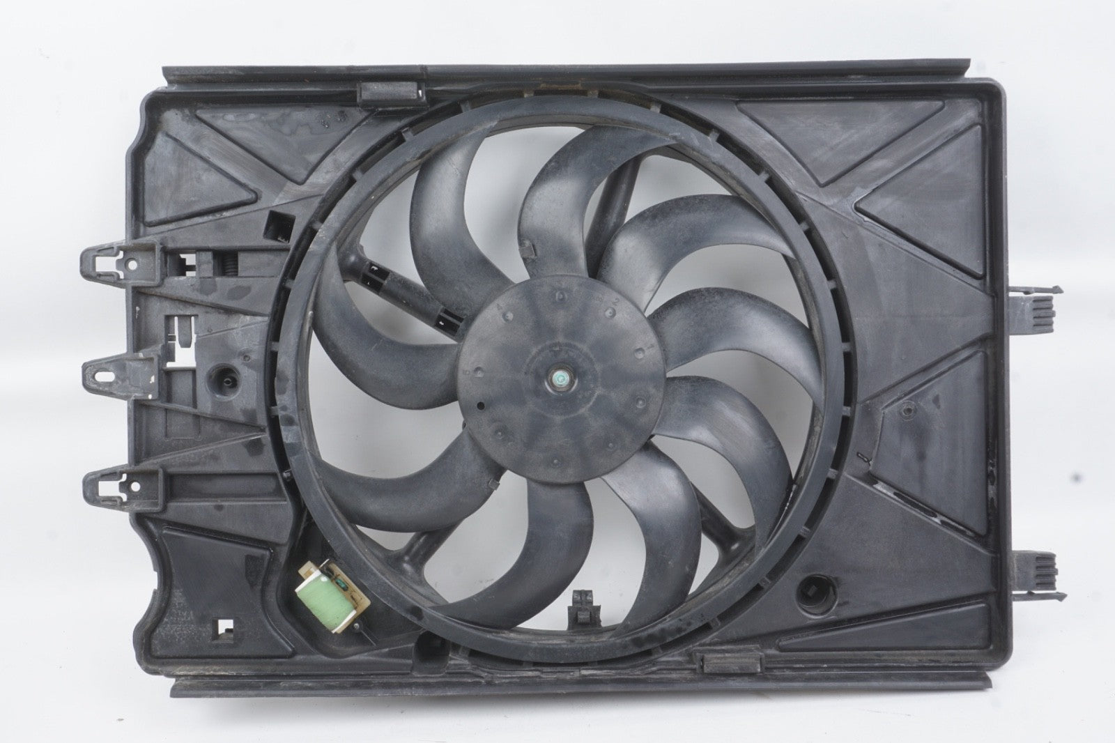 2014 - 2019 Fiat 500L 1.4L Radiator Cooling Air Fan Shroud Motor Assembly OEM