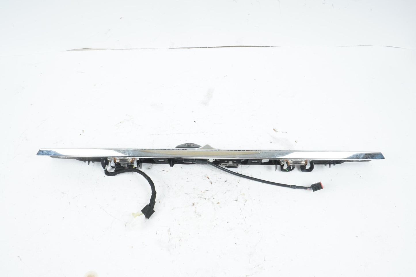 14 - 20 MASERATI QUATTROPORTE TRUNK LID MOLDING LICENSE LIGHT W/ CAMERA OEM