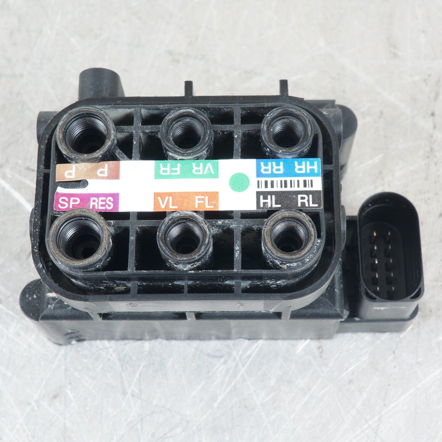 2012-2018 AUDI BENTLEY A7 A8 A8L S7 S8 RS7 AIR SUSPENSION CONTROL VALVE BLOCK