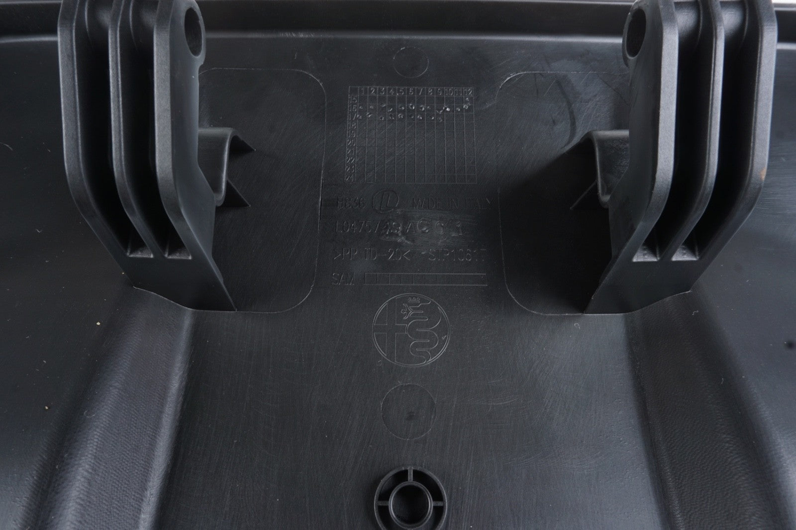 2018-2025 ALFA ROMEO STELVIO FRONT RIGHT SEAT BACK COVER OEM L0475749AC