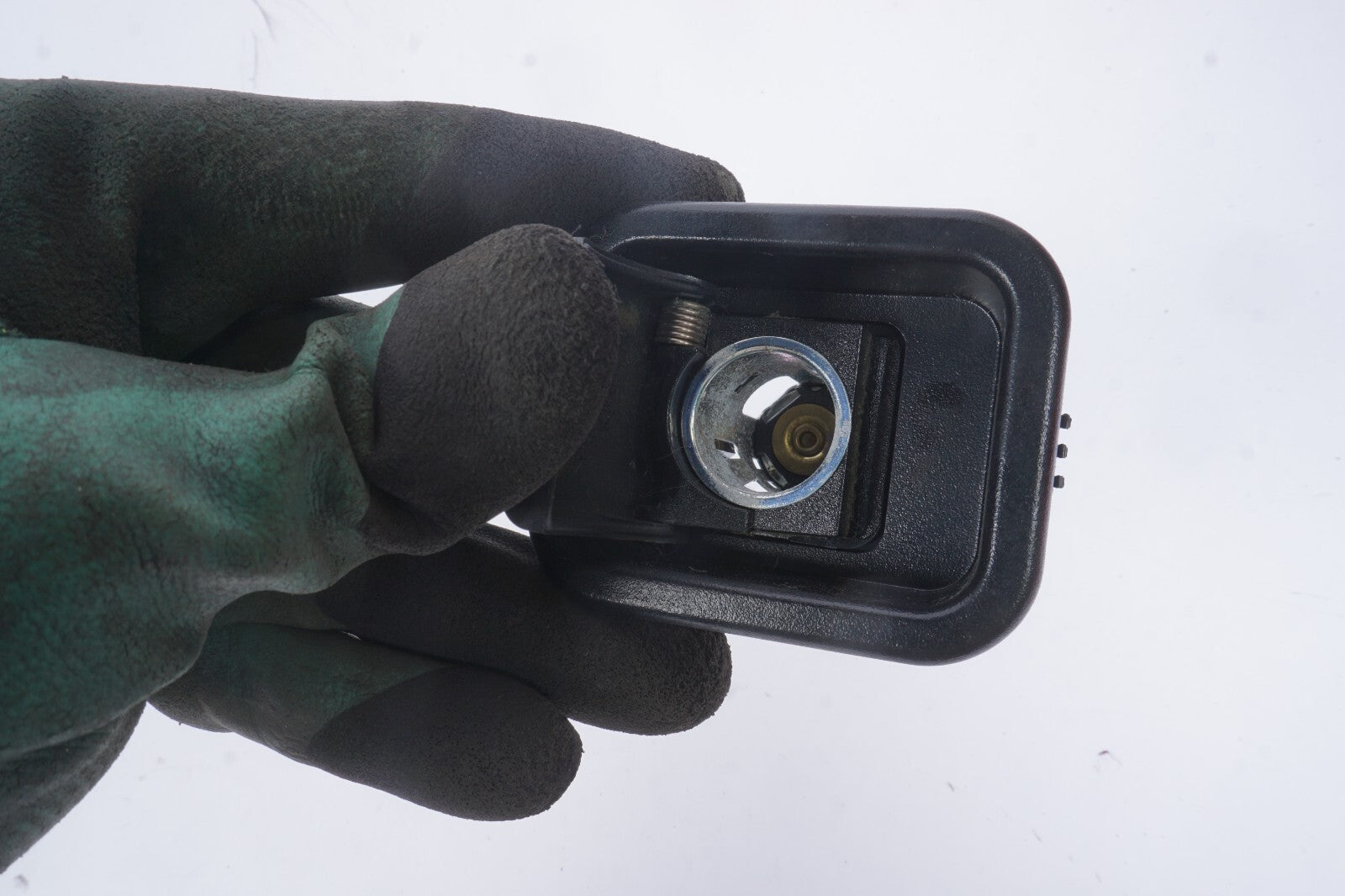 2004 - 2010  BMW 650i E63 E64 Power Input Plug 12V Socket Outlet 7040621  OEM
