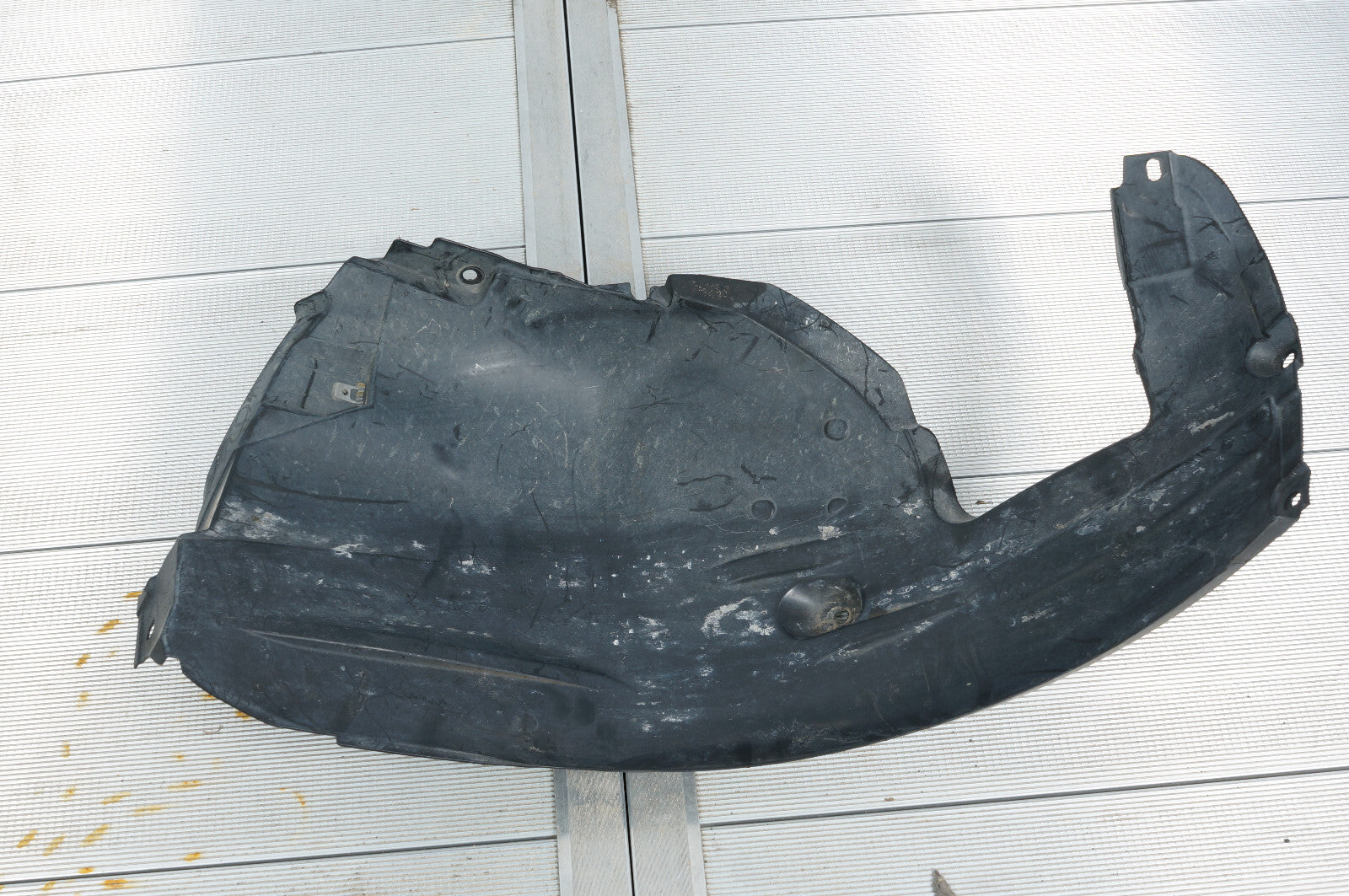 2007 - 2013 BMW 328i E92 FRONT RIGHT PASS FENDER LINER SPLASH GUARD OEM