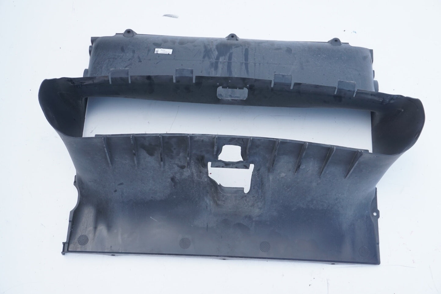 2011 - 2017 PORSCHE CAYENNE RADIATOR SHUTTER GRILLE ASSEMBLY 7P5121293C