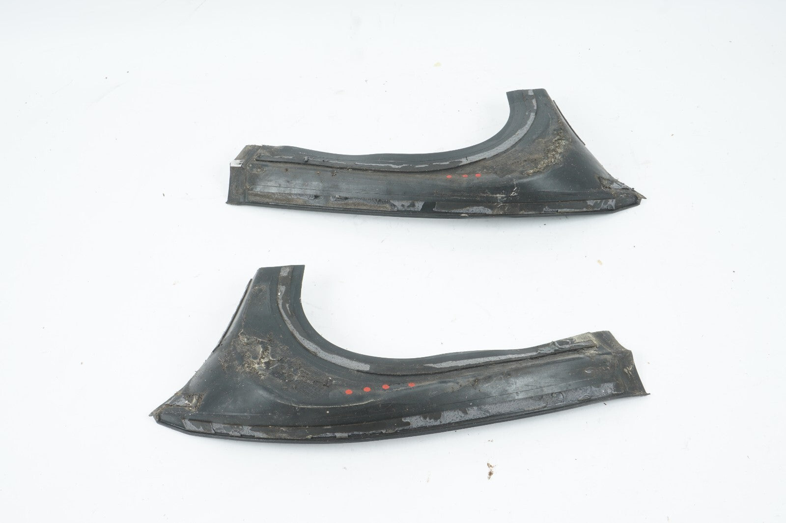 2014-2017 MASERATI QUATTROPORTE REAR CORNER SEAL COVER TRIM LEFT & RIGHT OEM